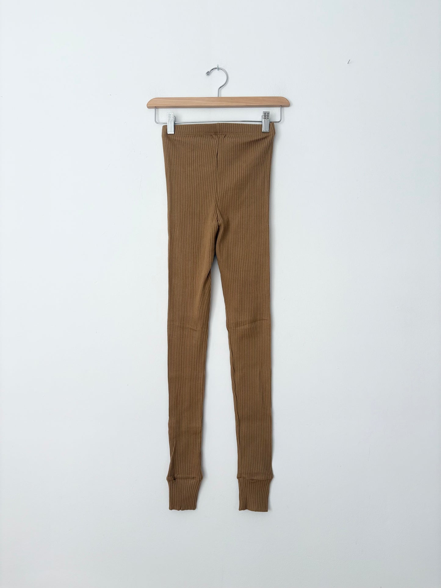 The simple folk ribbed legging in camel US2