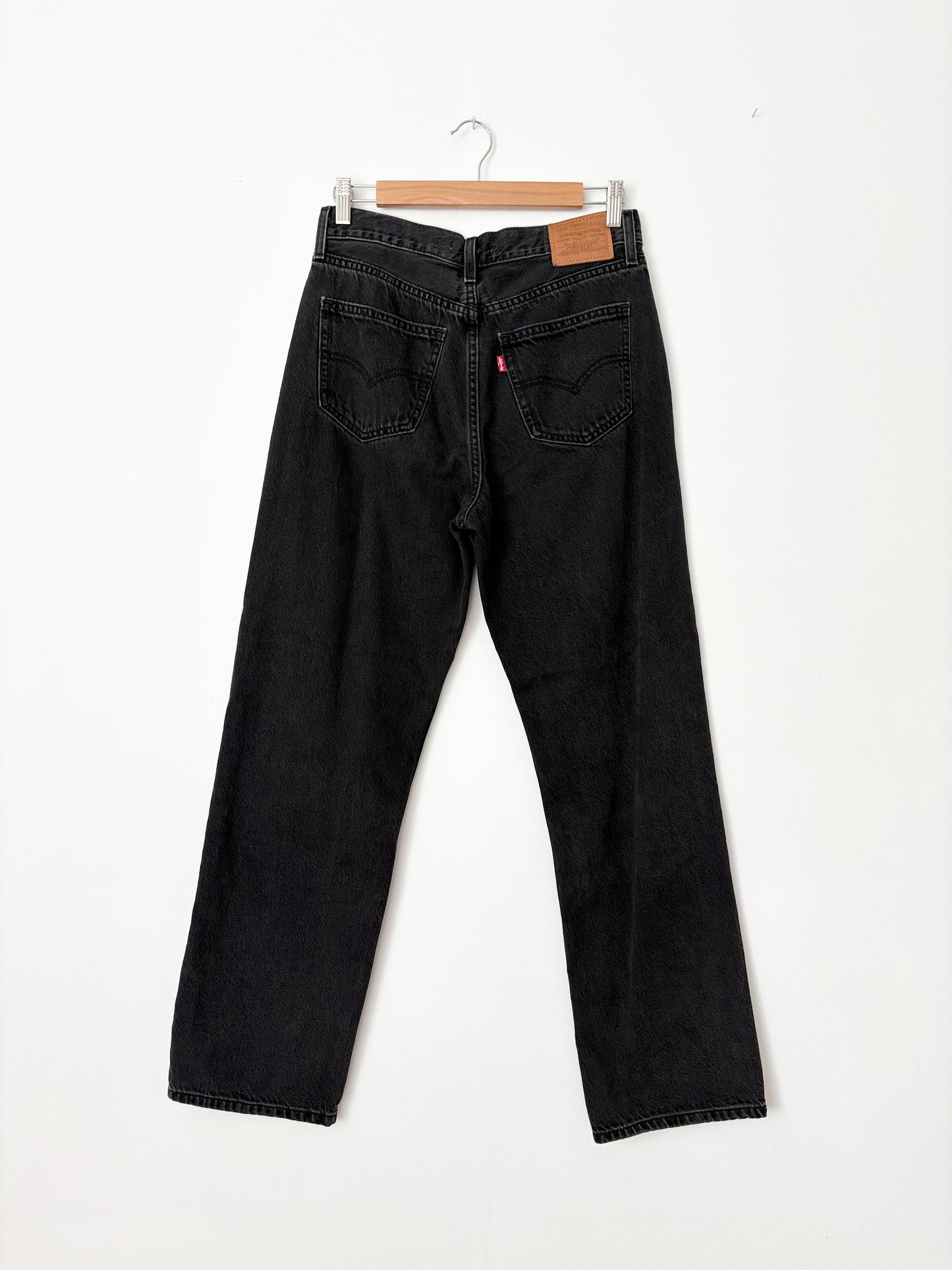 Levis black loose straight jeans W26/27
