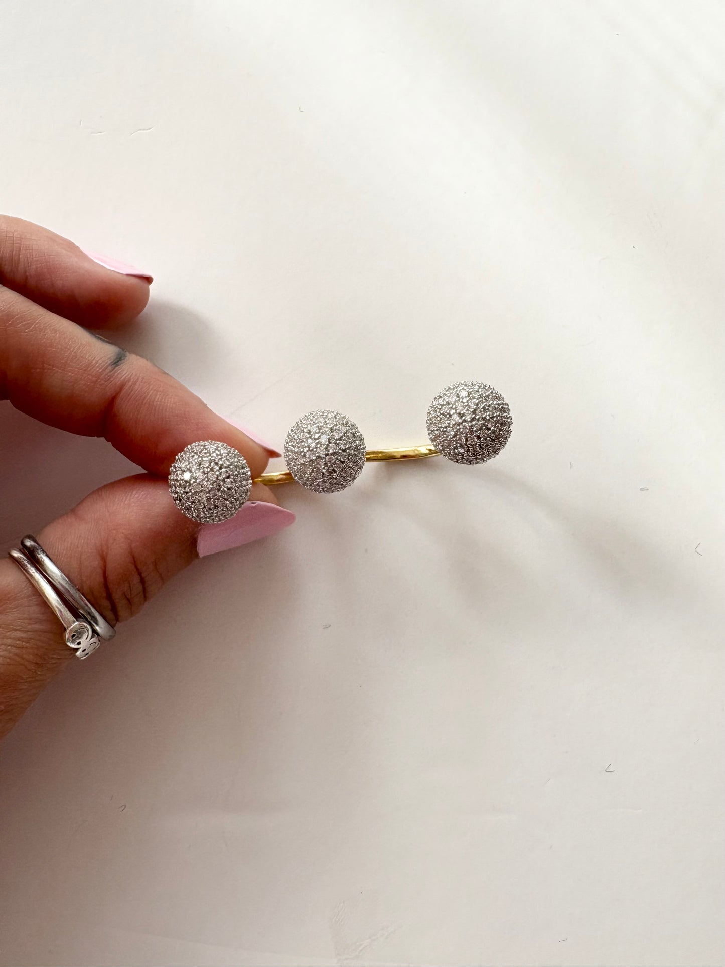 Noir NYC Cassandra double finger ring