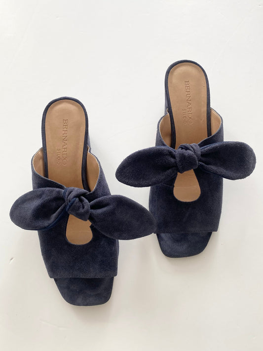 Sandales à talons en daim avec nœud Bernardo EUR36