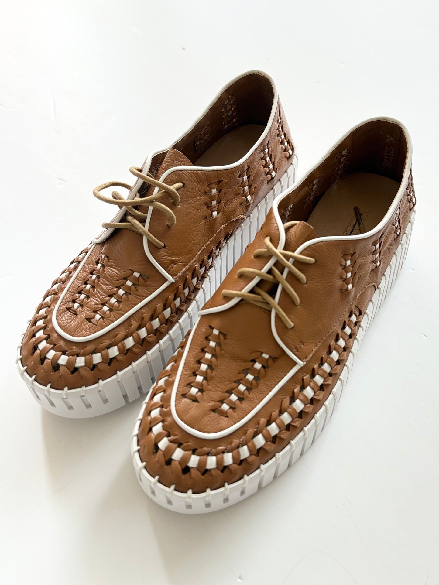 Baskets en cuir Silent D Brodies 36 €
