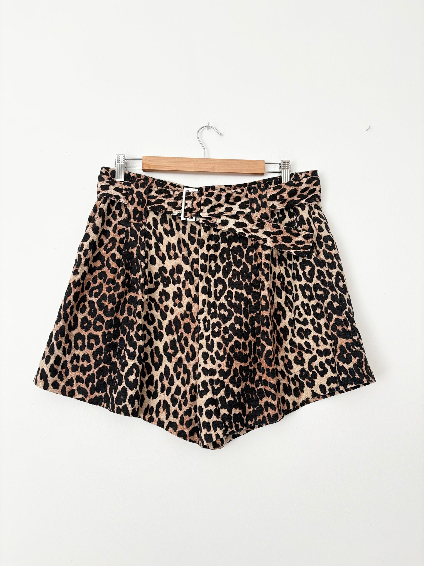 Ganni linen canvas belted leopard shorts Large