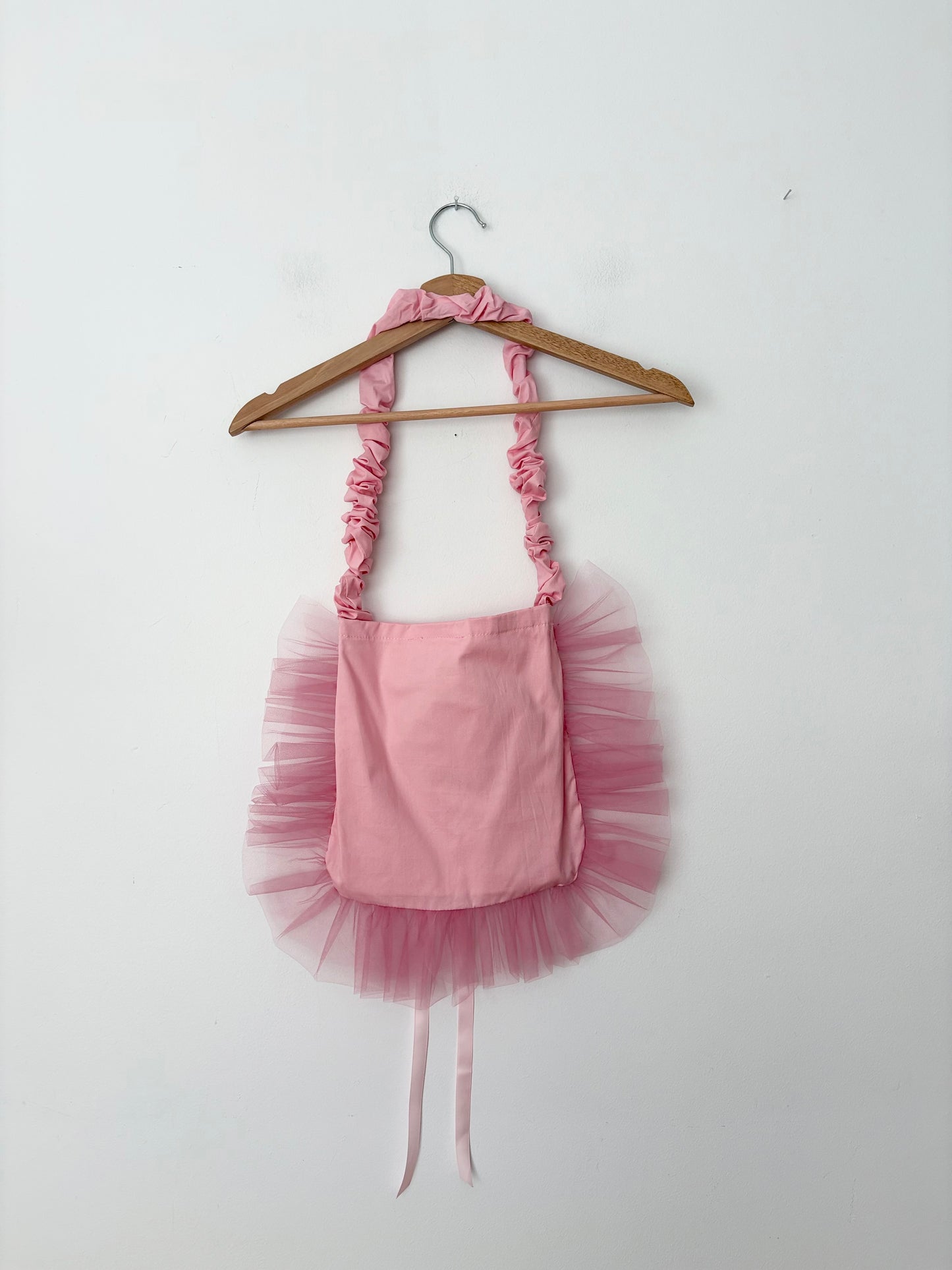 Dans le Jardin pink ruffle tote bag
