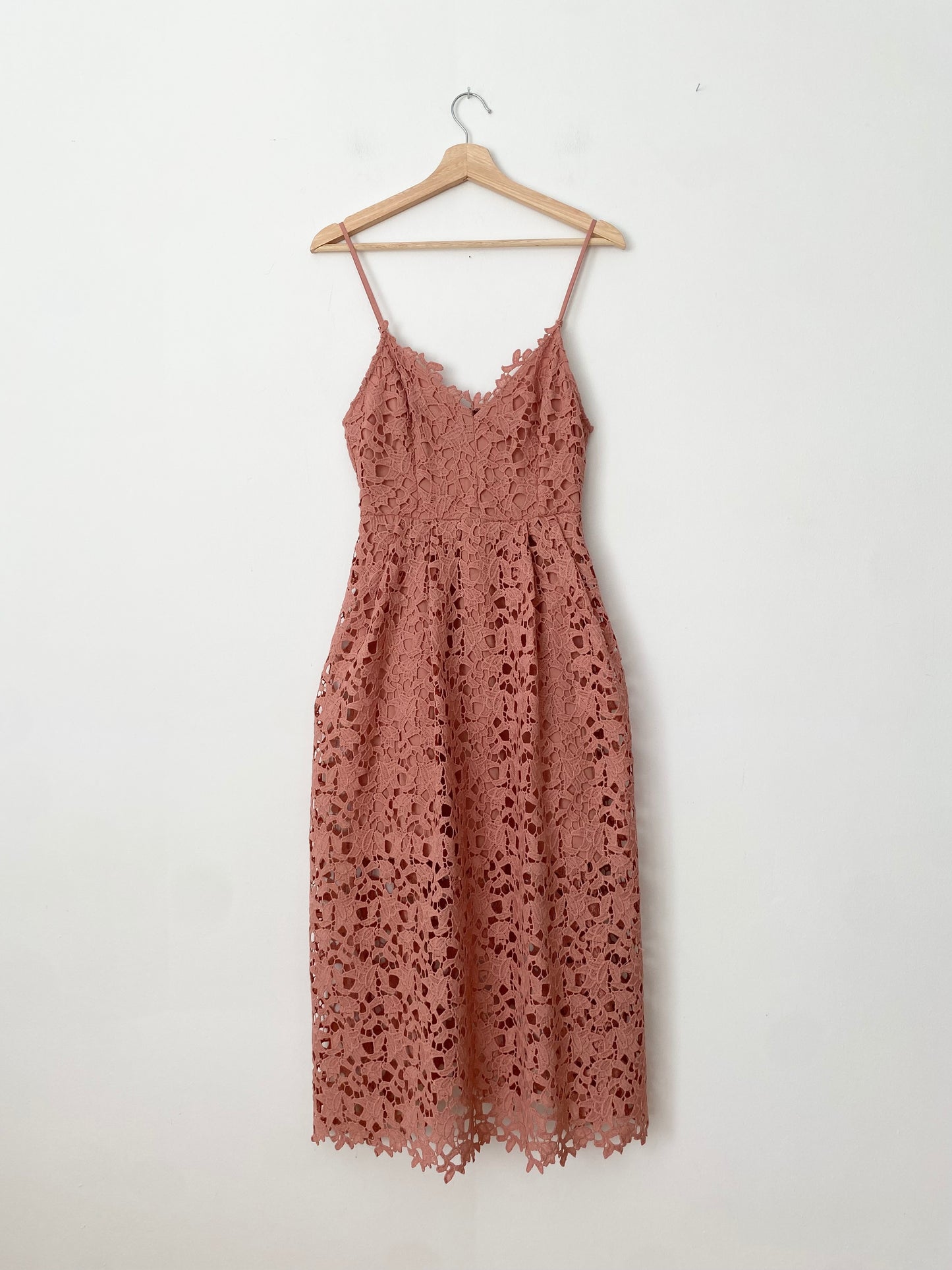 Robe midi en dentelle ASTR The label