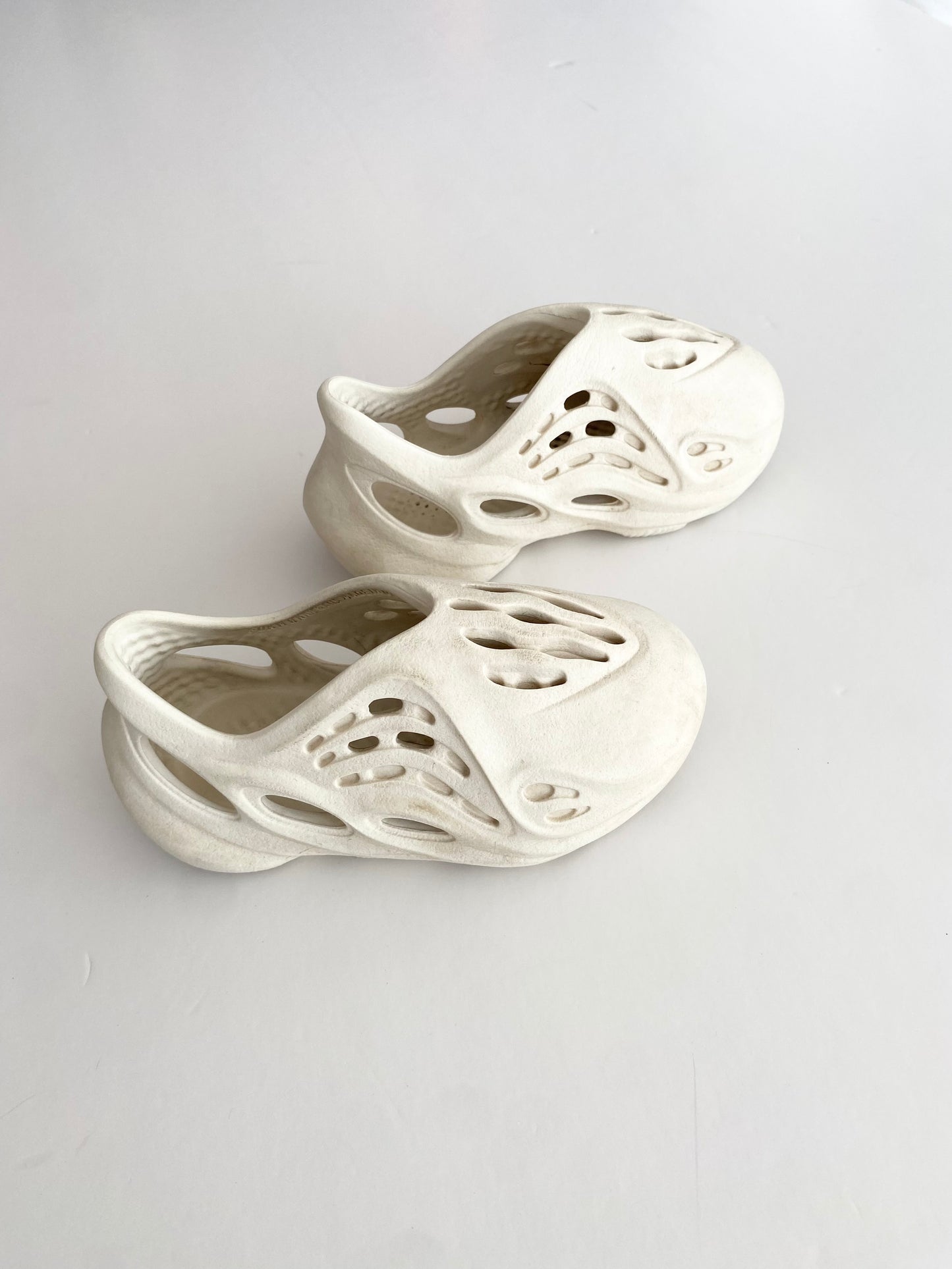 Yeezy foarm runners US6