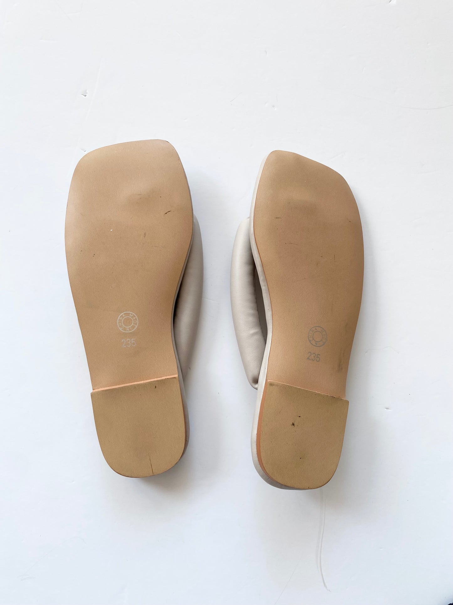 Elfin Atelier puff thong sandals EUR37