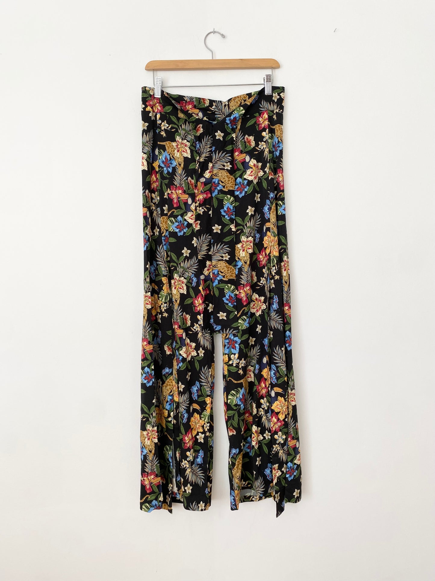SHORE Bella pants in Prowling tropics Medium
