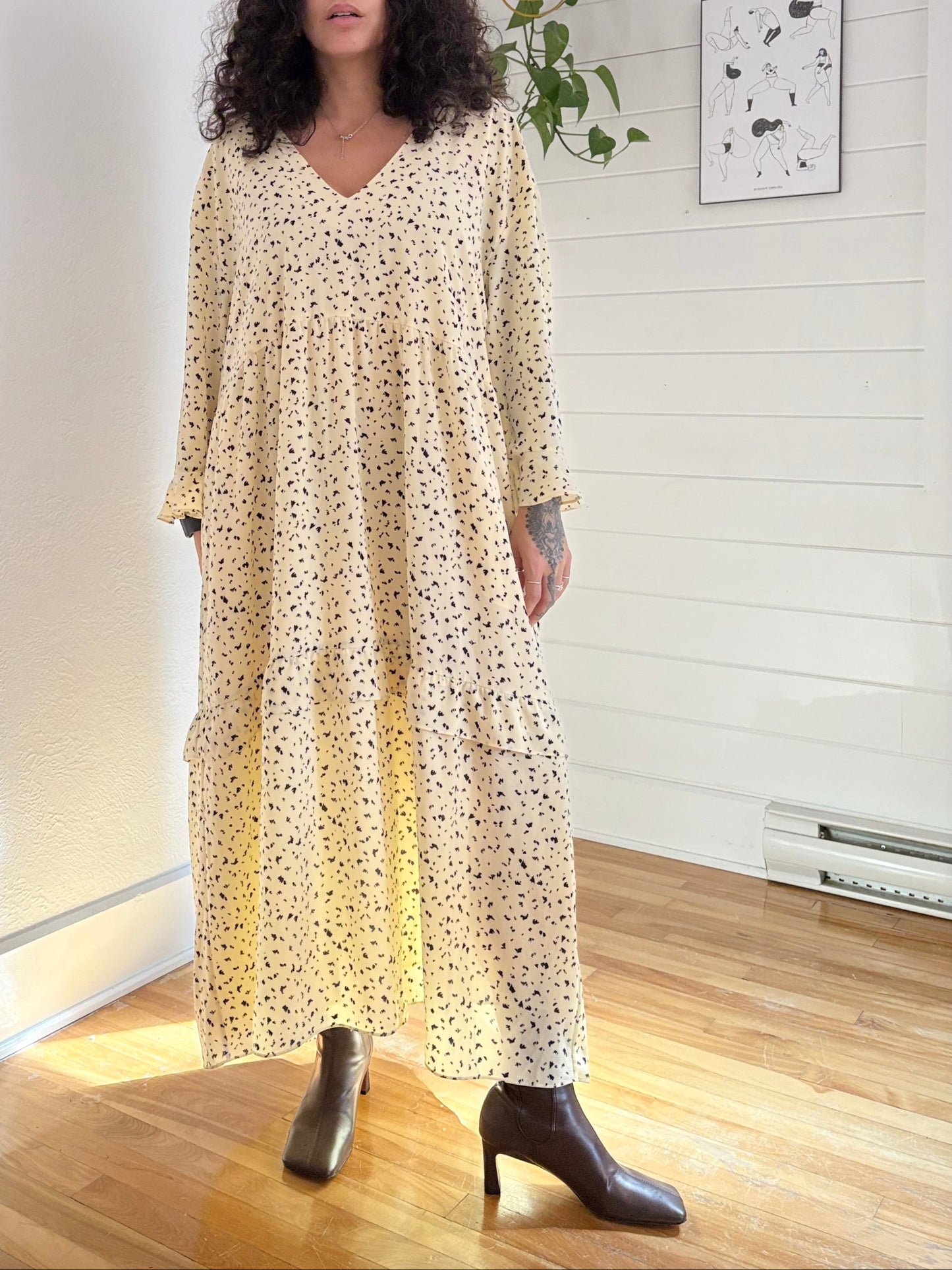 Aritzia Little moon spritz dress Large