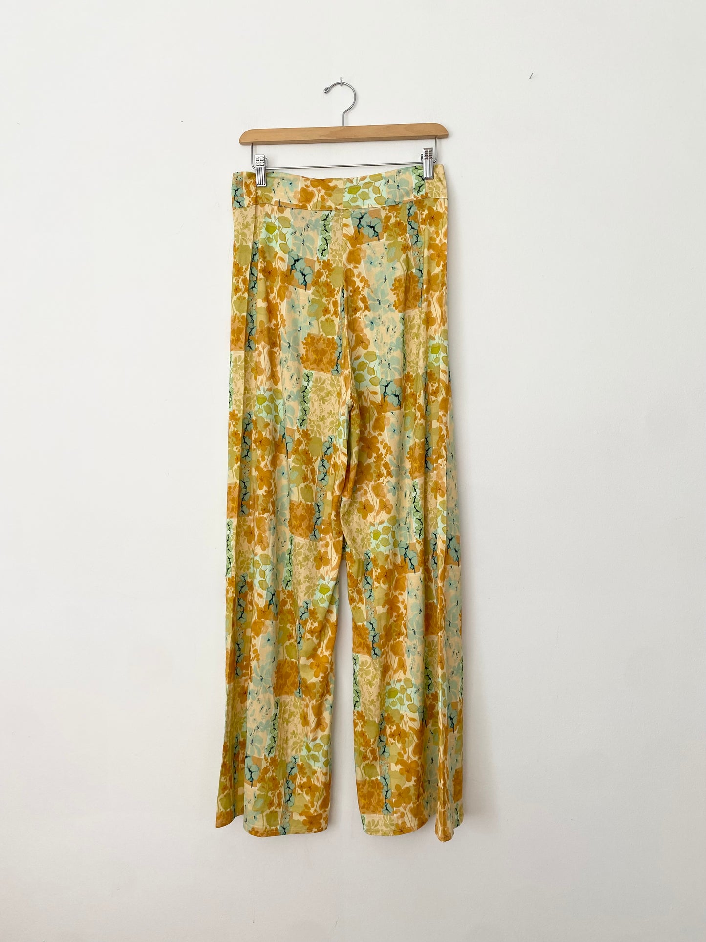 SHORE Bella pants in Faded Floral *Multiple sizes*