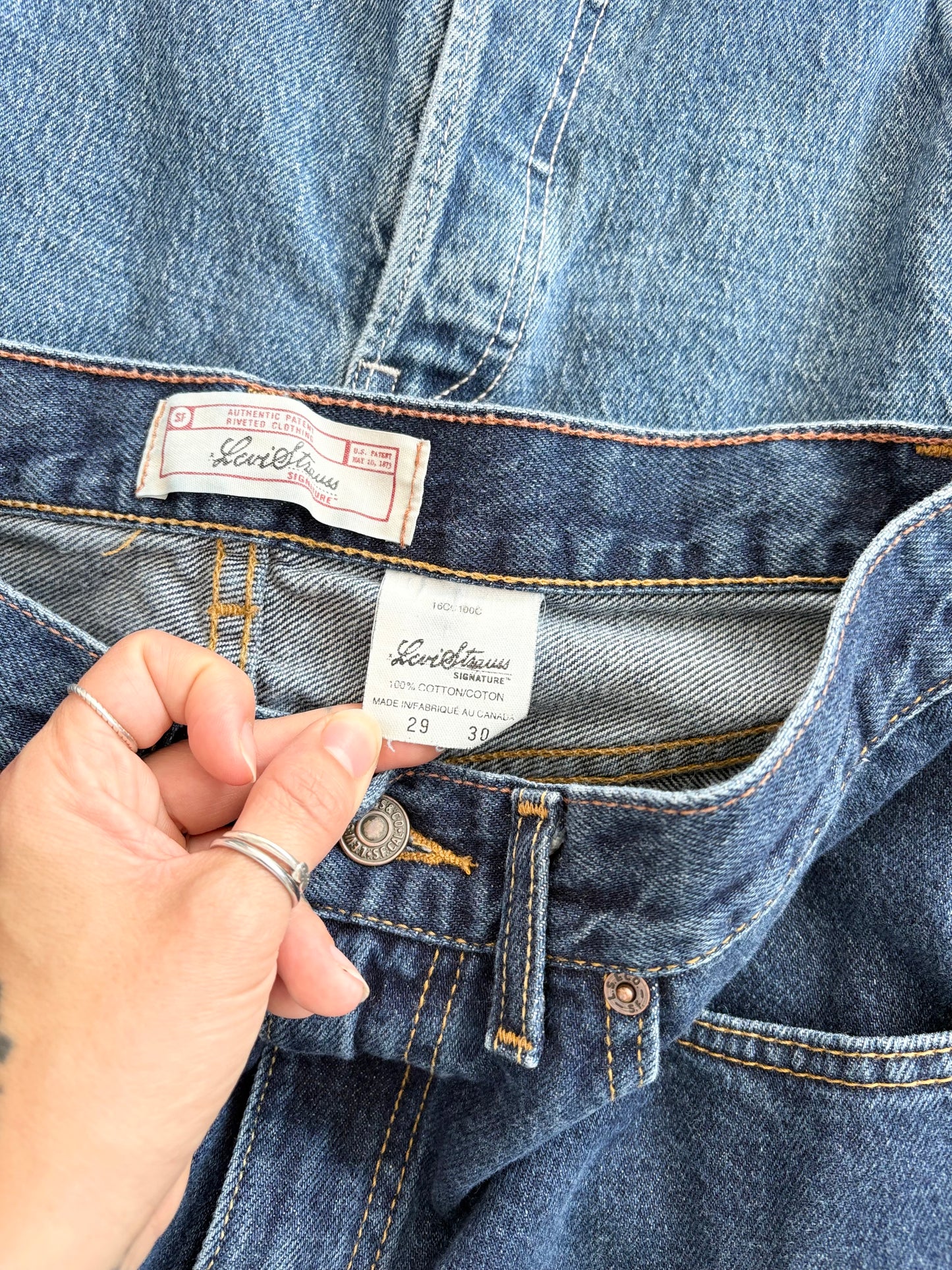 Vintage Levis wide leg jeans W28/29