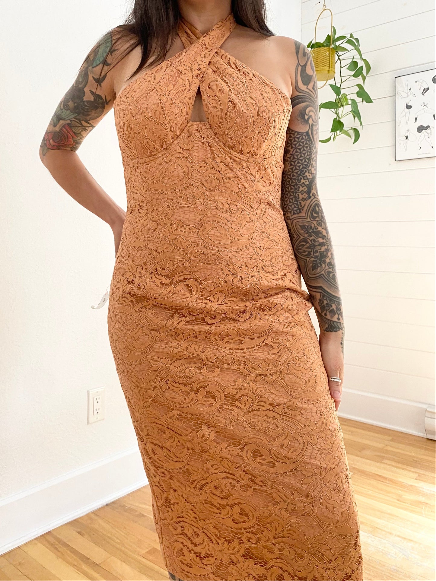 Robe midi croisée en dentelle BARDOT Riviera XL