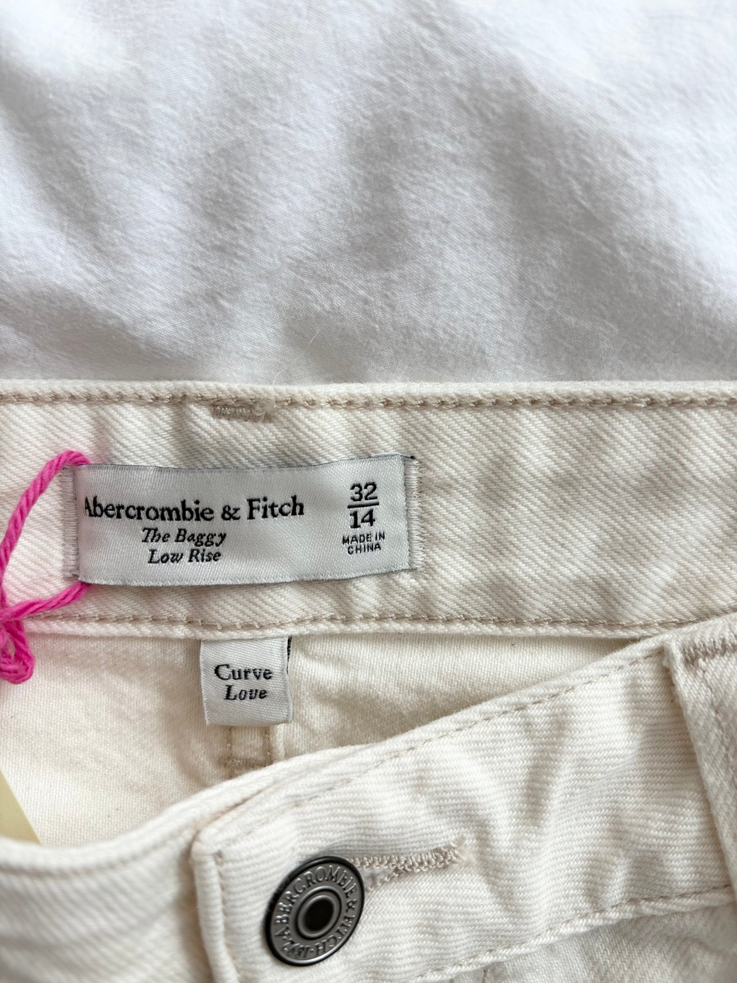 A&F Baggy low rise shorts W32