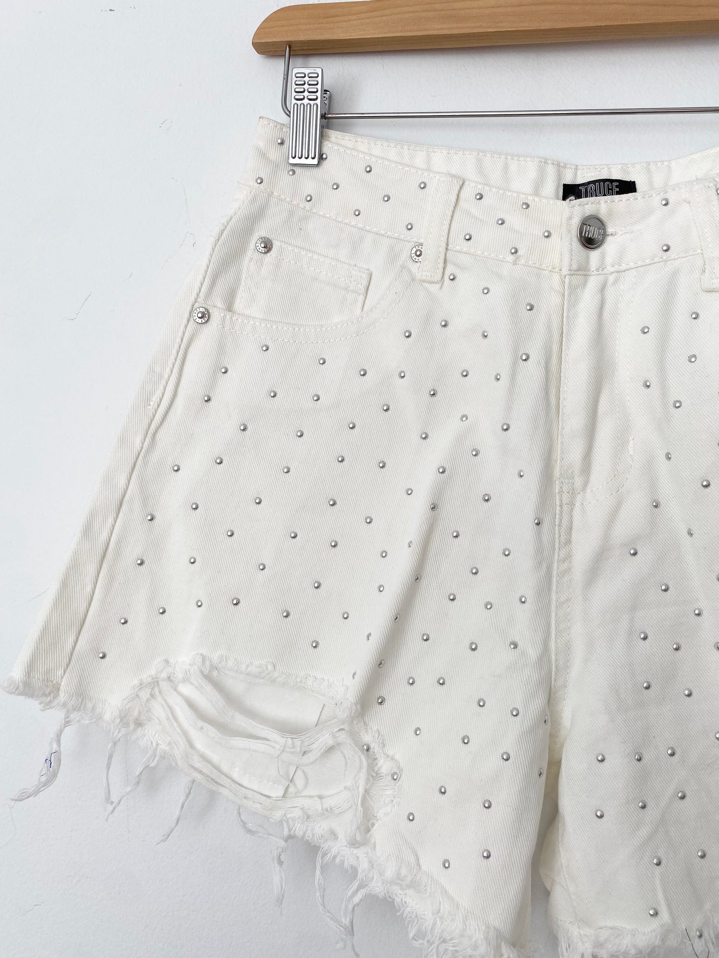 Truce studded denim shorts W27