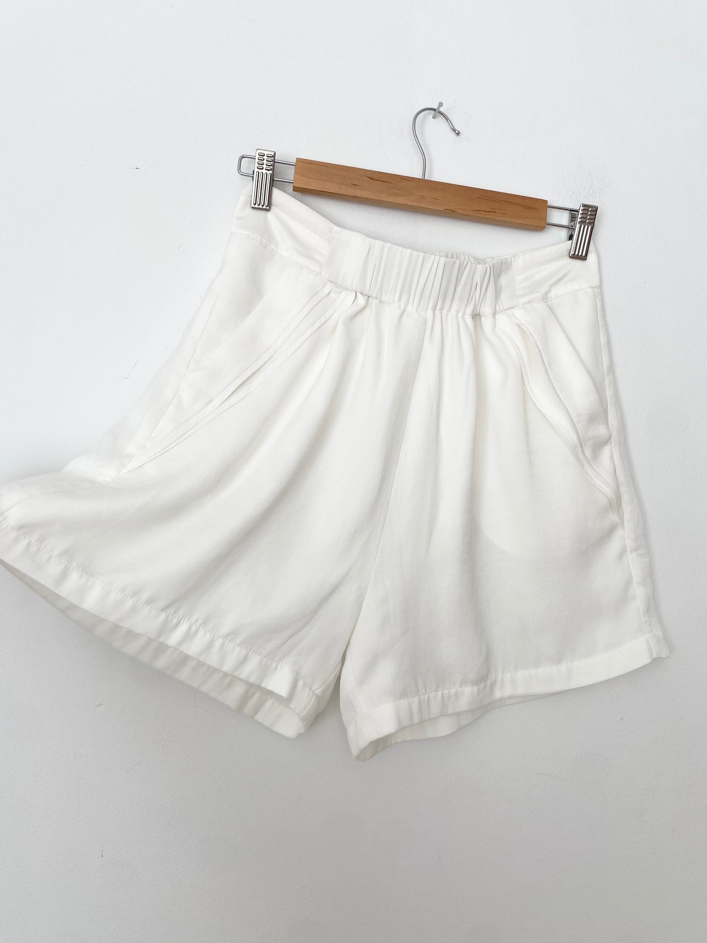 Short à poches plissées Munthe Small