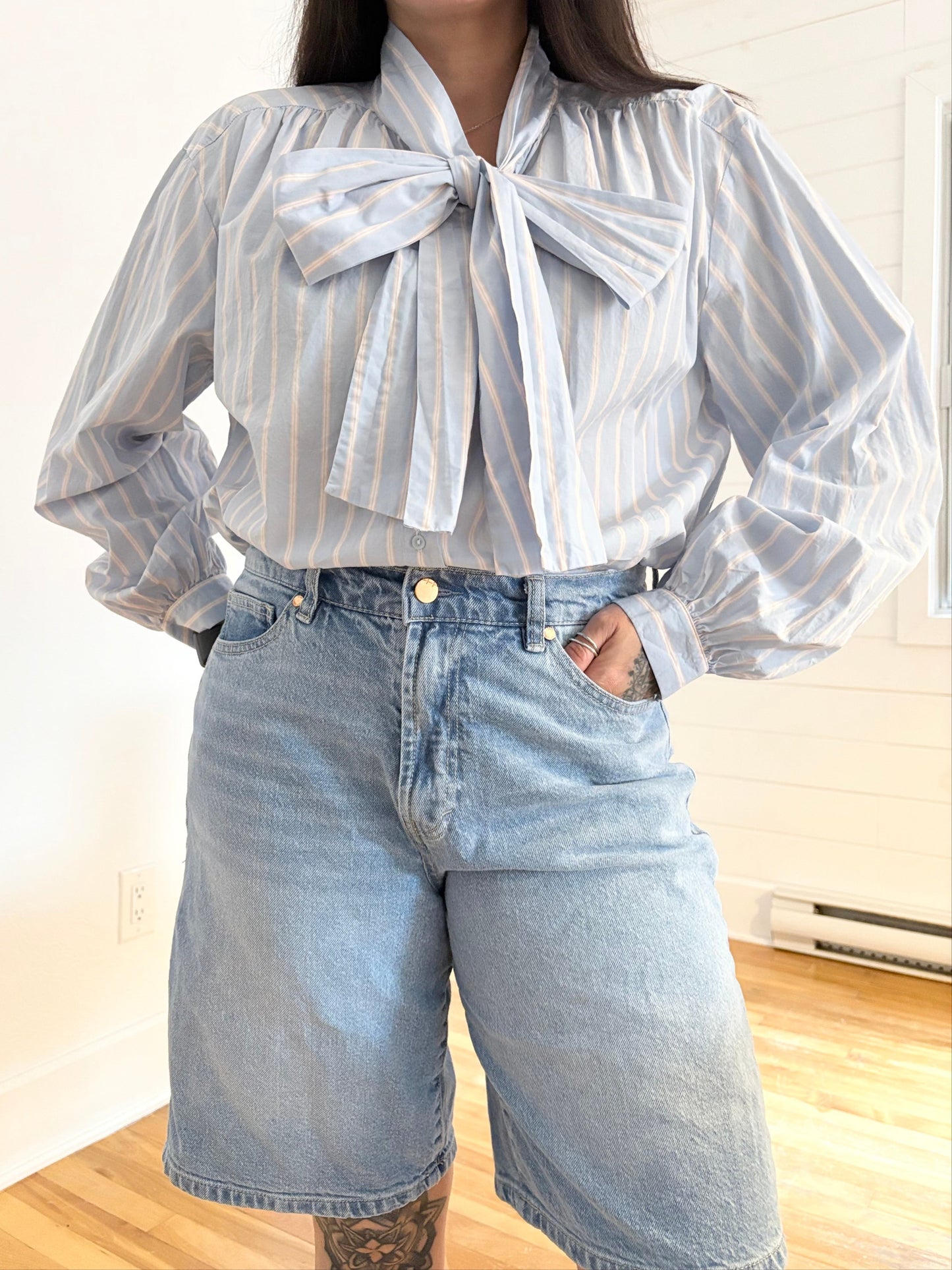 & Other stories Lavallière neck blouse M/L