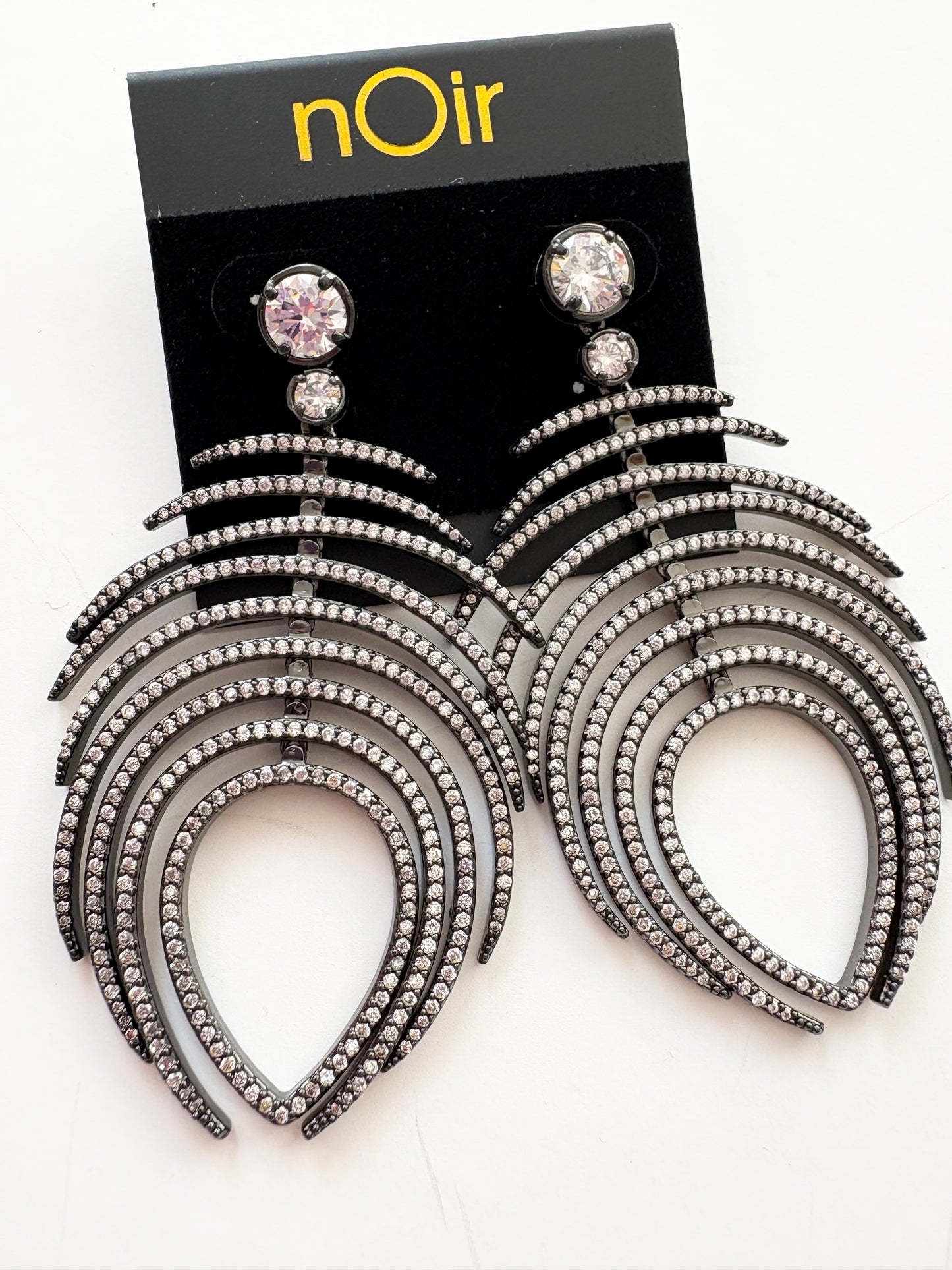 Noir NYC Blaire feather earrings