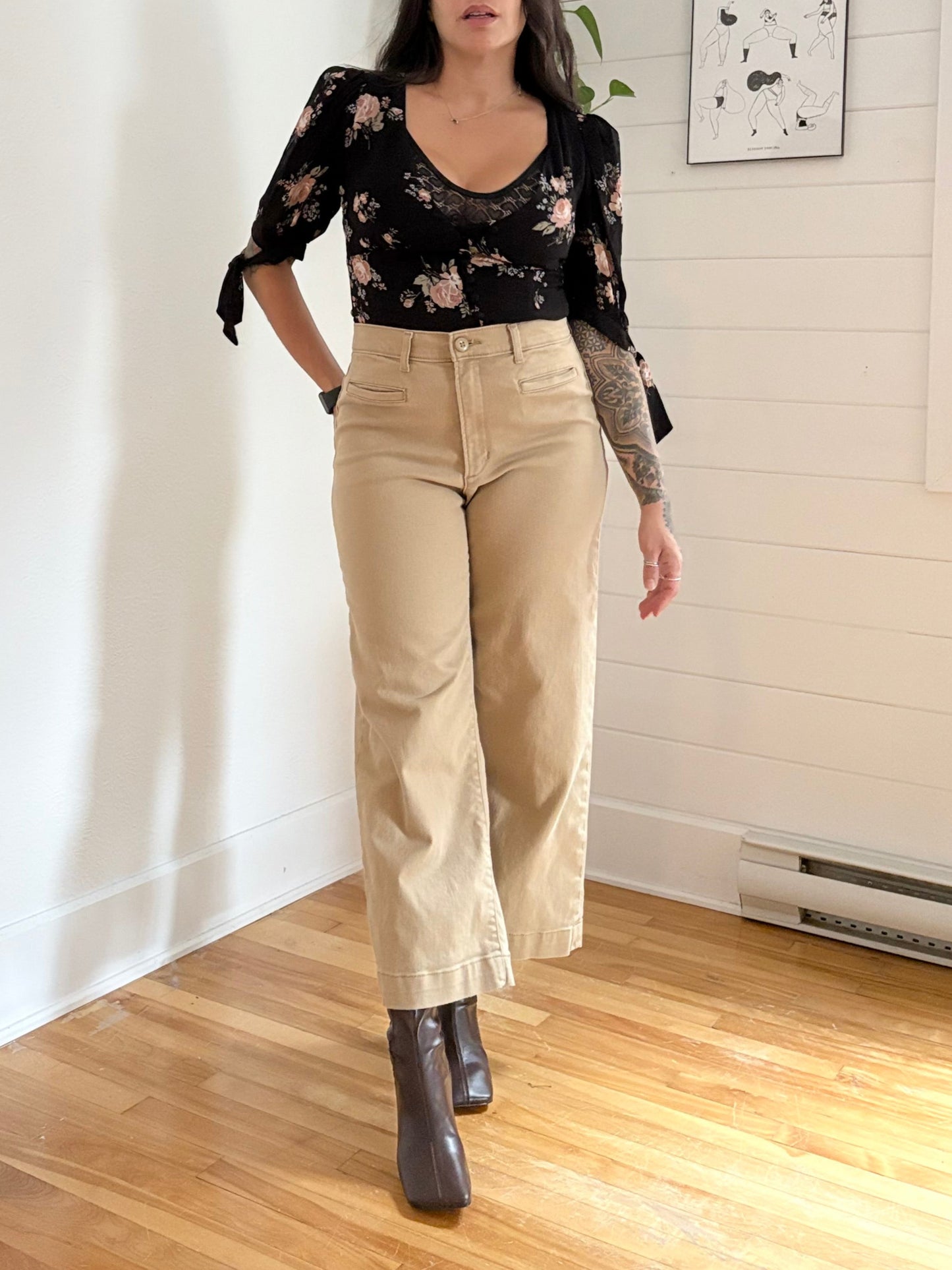 Levis ribcage wide leg crop W29