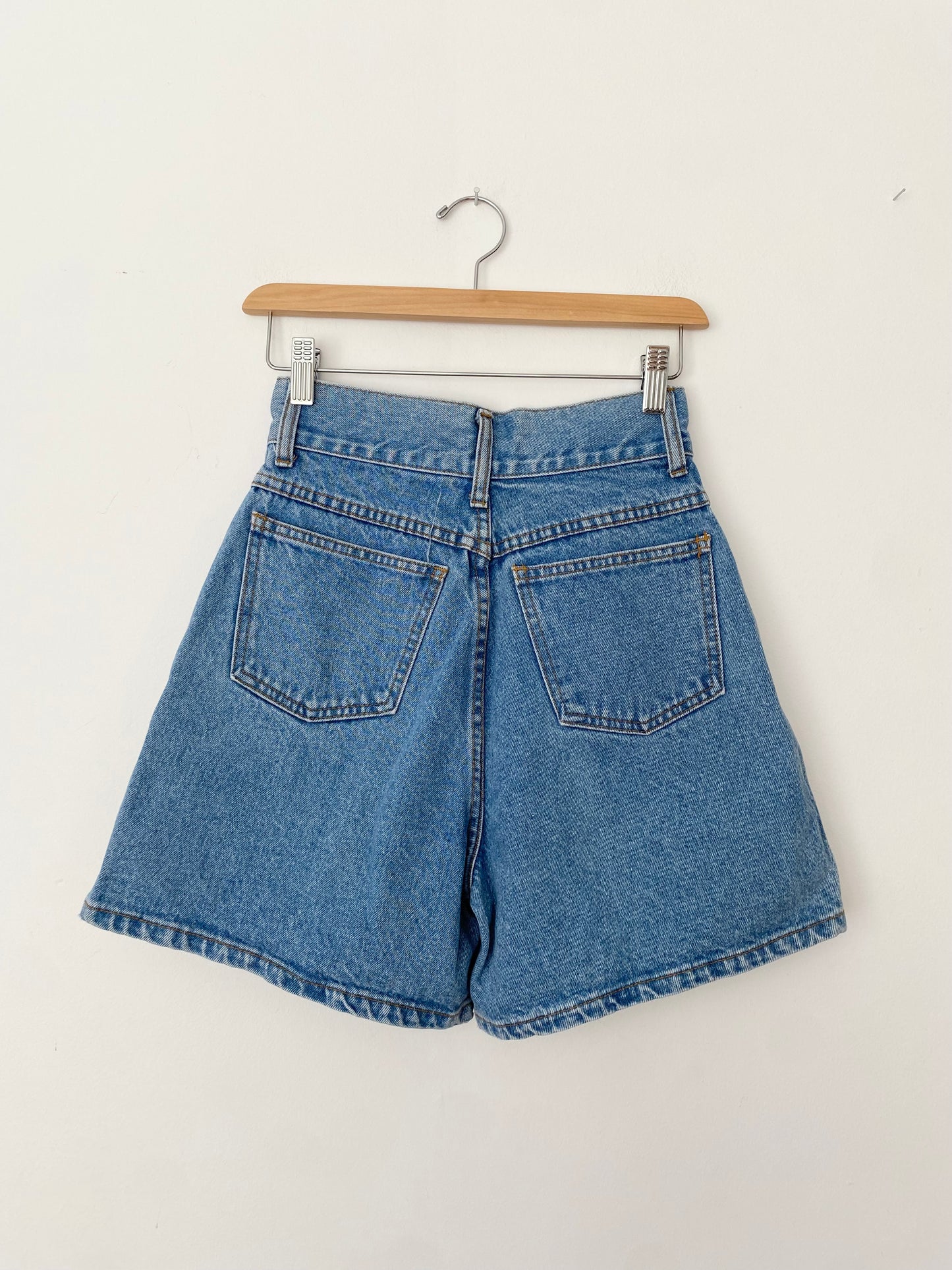Vintage high waist pleated denim shorts W25