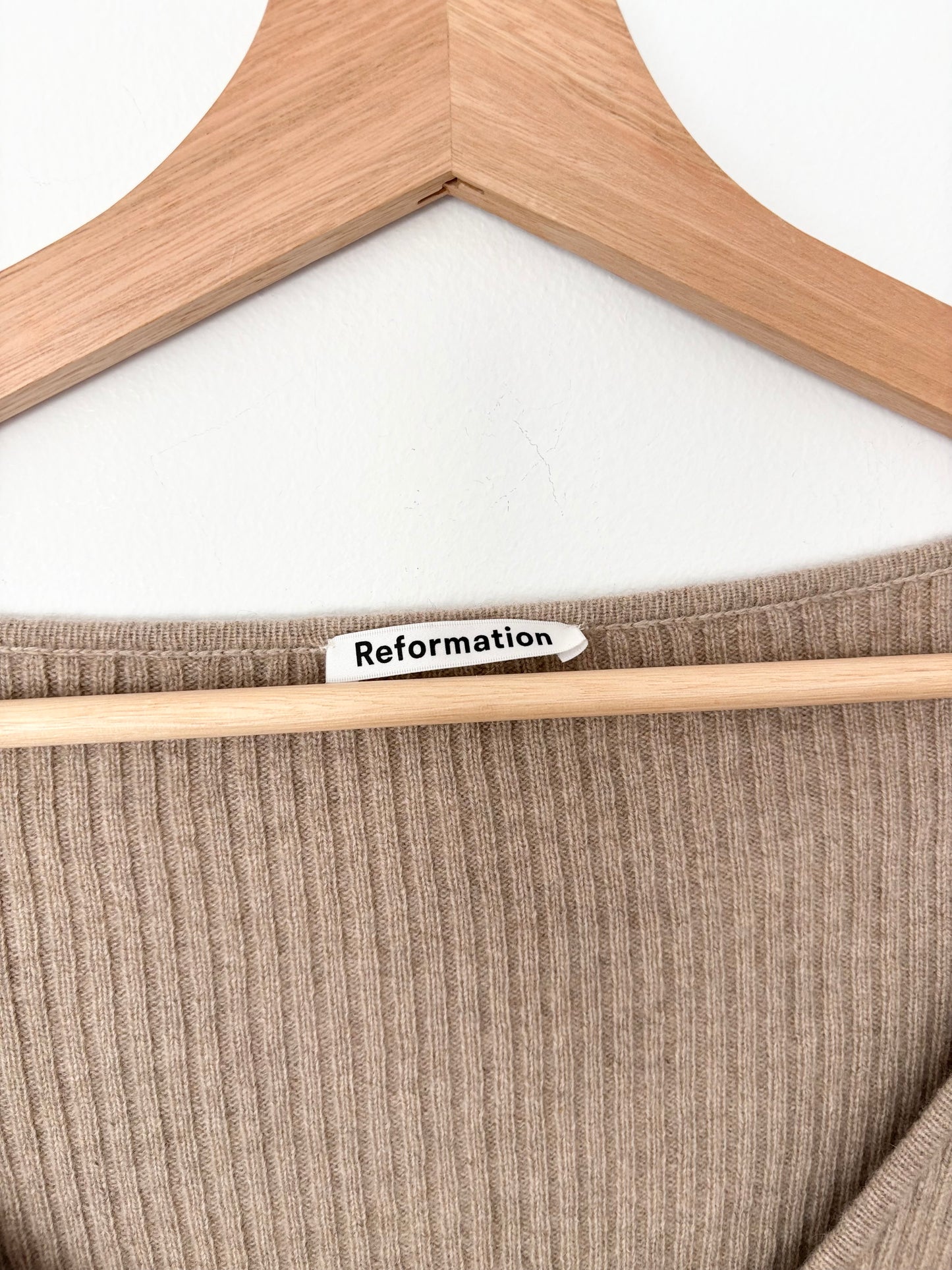 Reformation Hart V neck cashmere jumper Medium