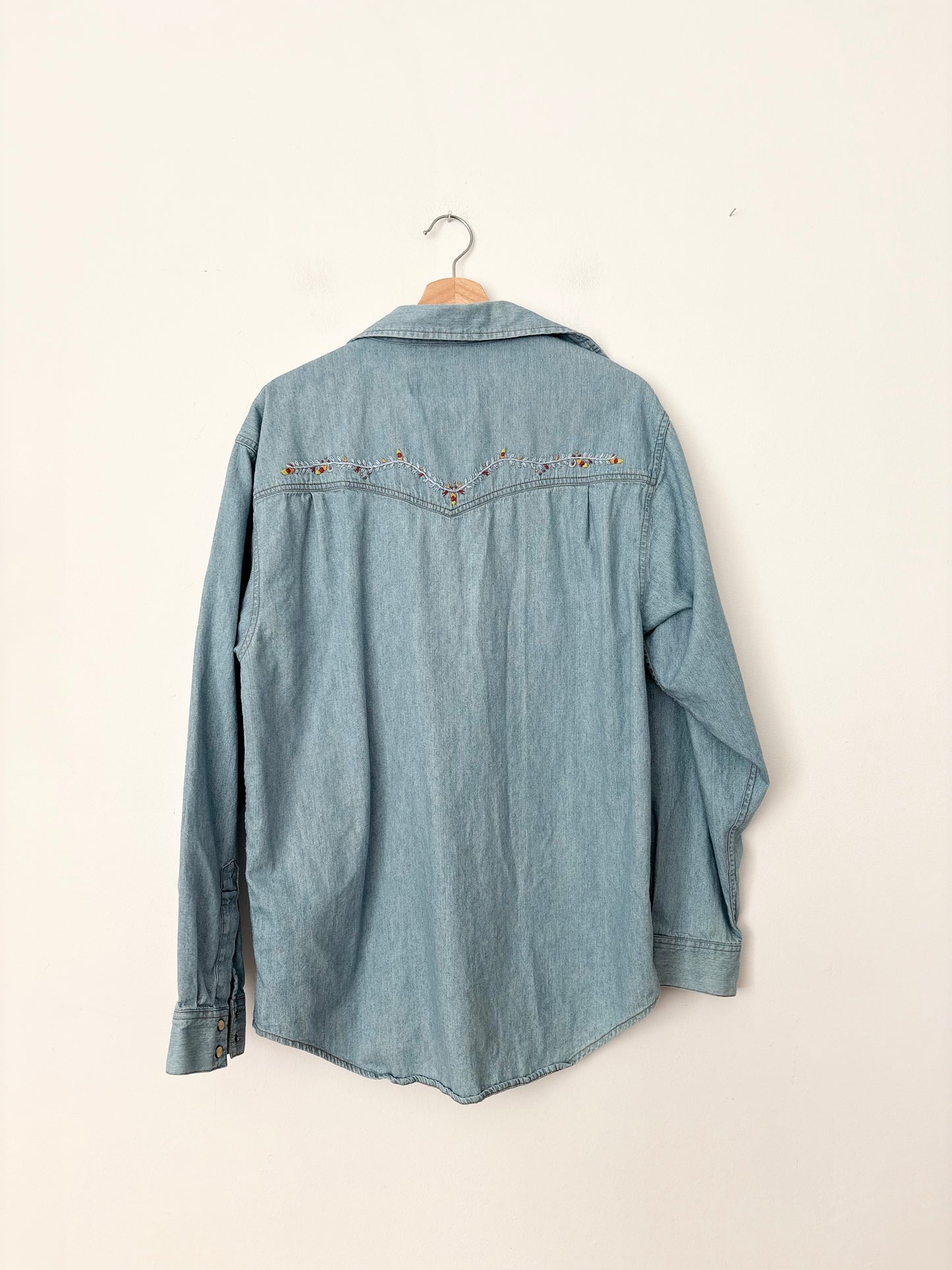 Surchemise en jean vintage délavé clair brodé, taille M/L