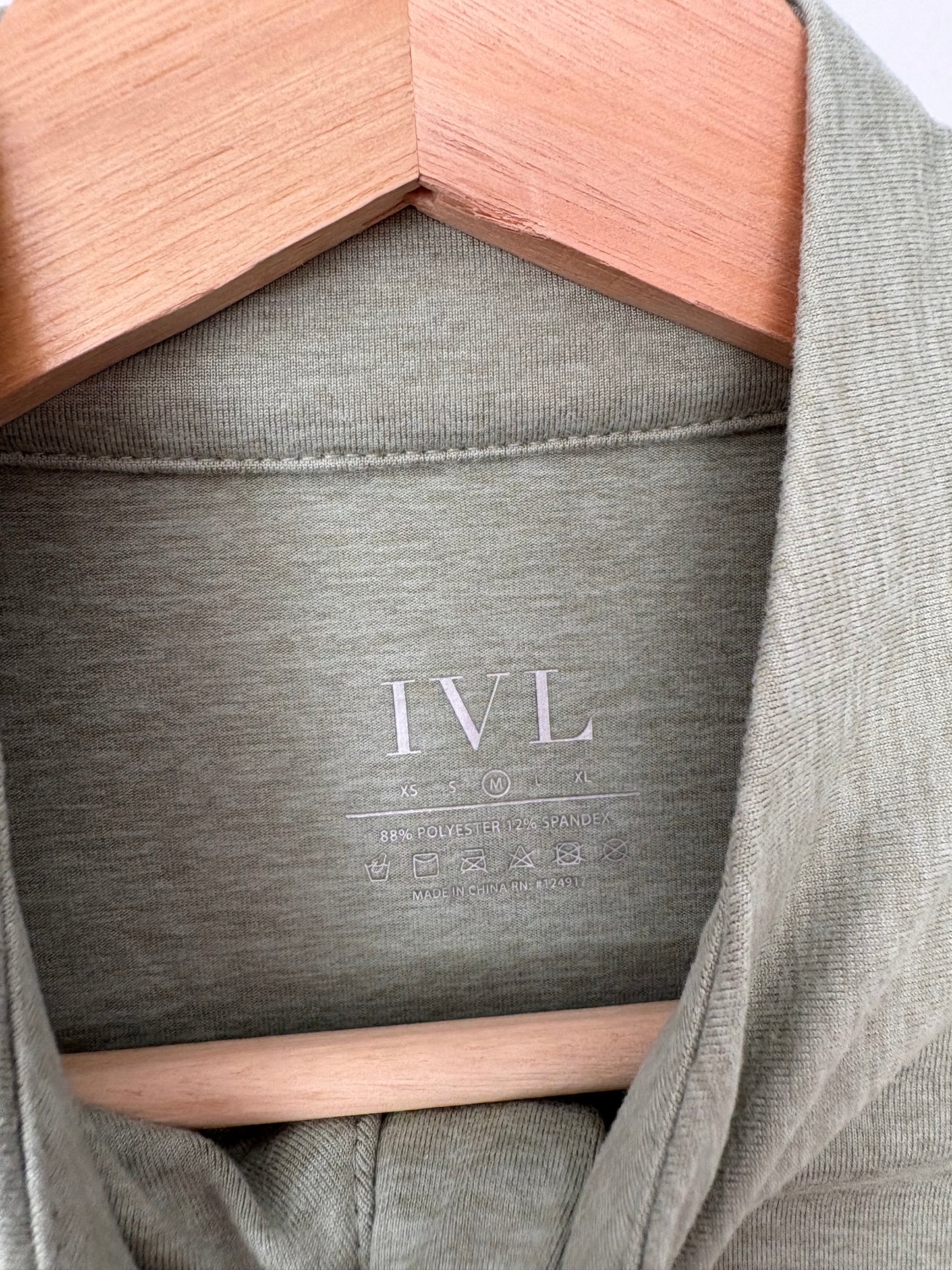 IVL Collective cropped 1/2 Zip pullover Medium
