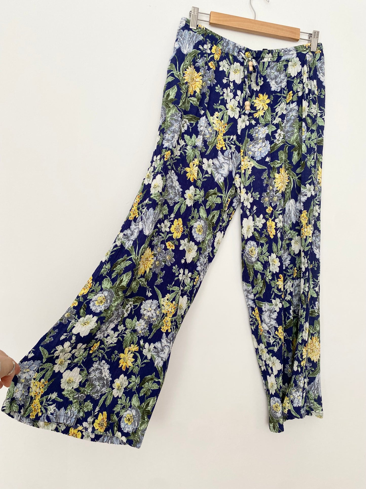 Rachel Roy crinkled floral wide leg pants Large