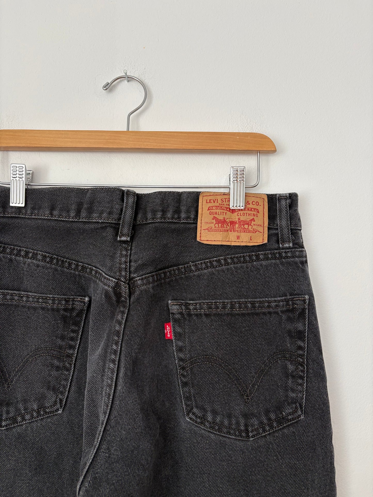 Jean Levi's 550 vintage en denim noir délavé, taille 27/28