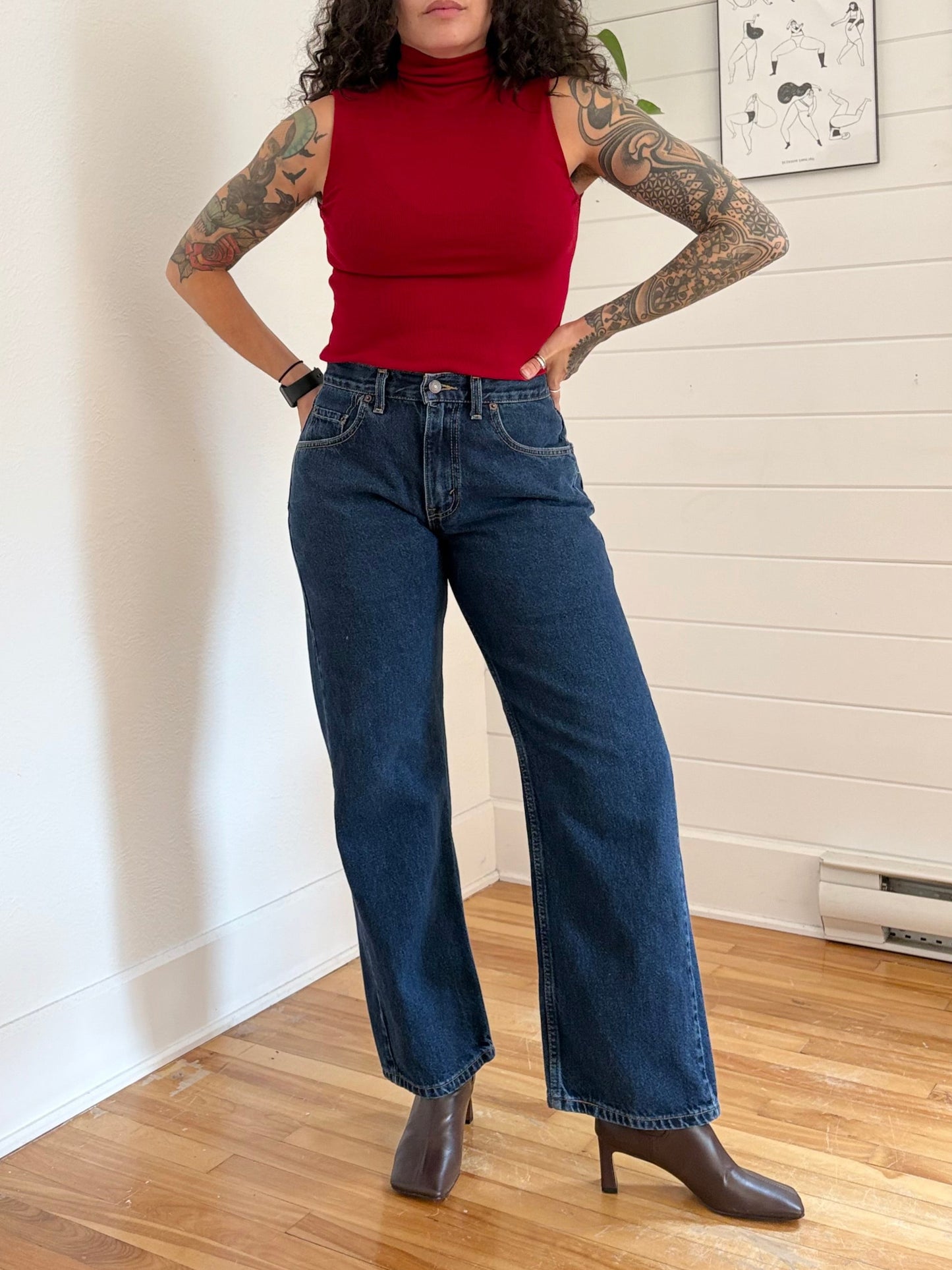 Vintage Levis wide leg jeans W28/29