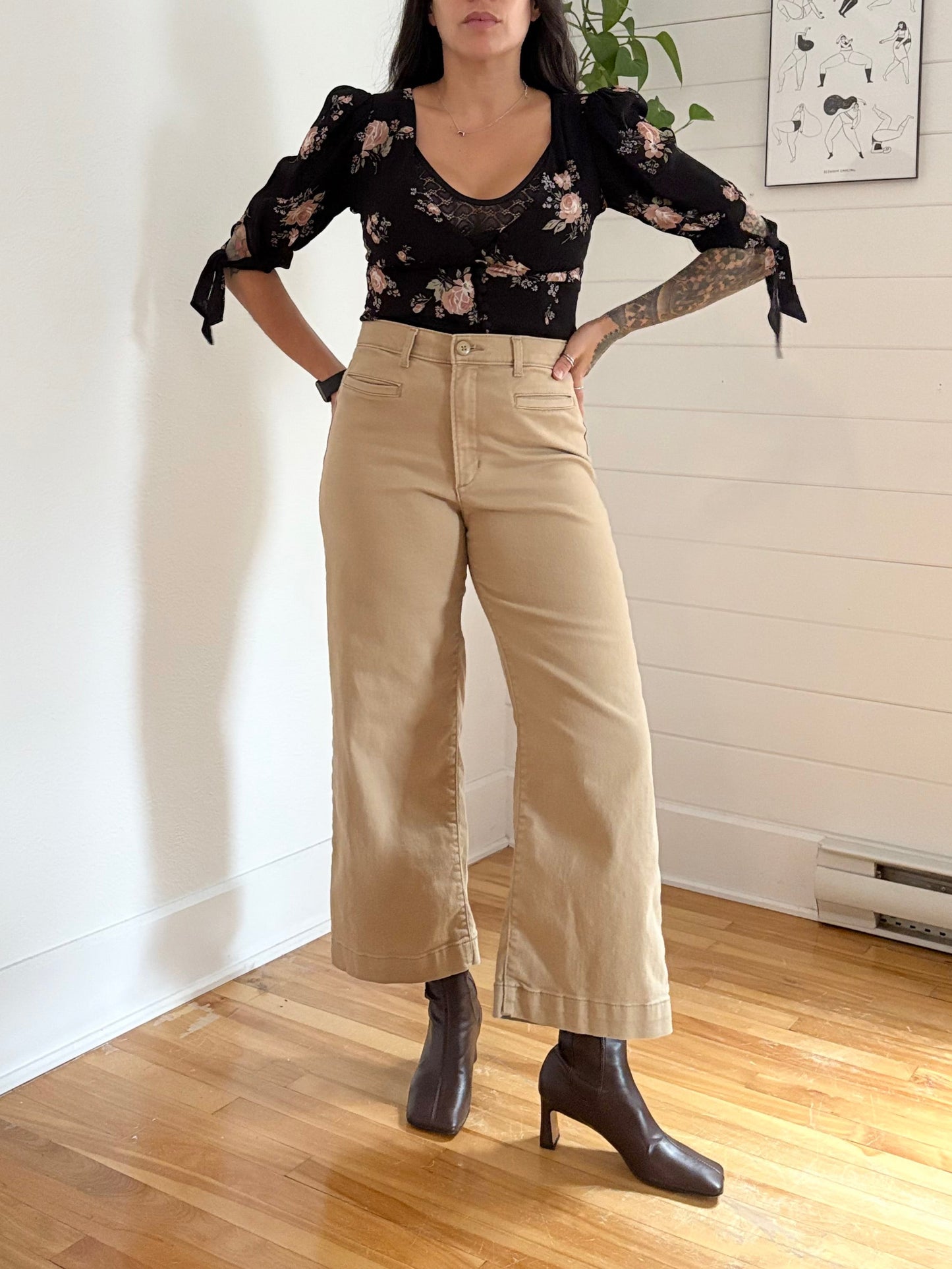 Levis ribcage wide leg crop W29