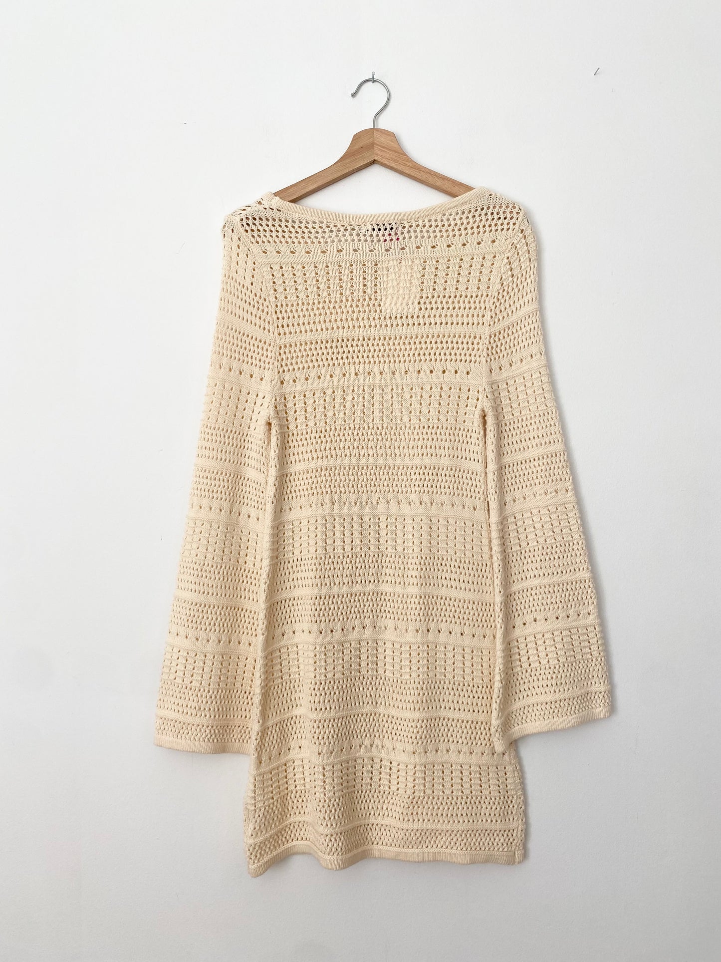 Robe en crochet à manches cloches luxuriantes Medium
