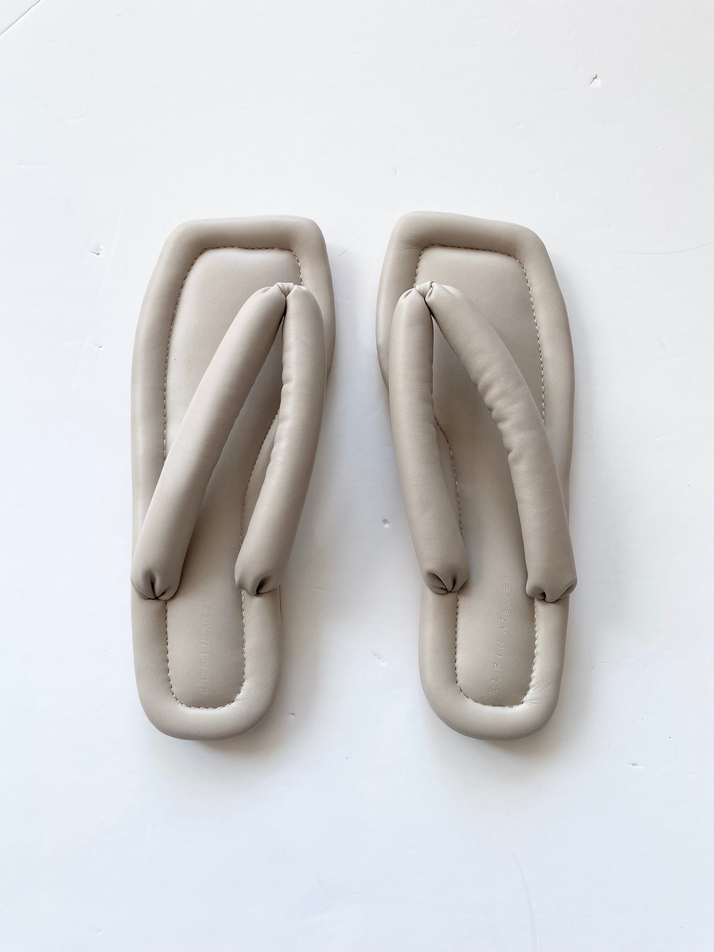 Elfin Atelier puff thong sandals EUR37