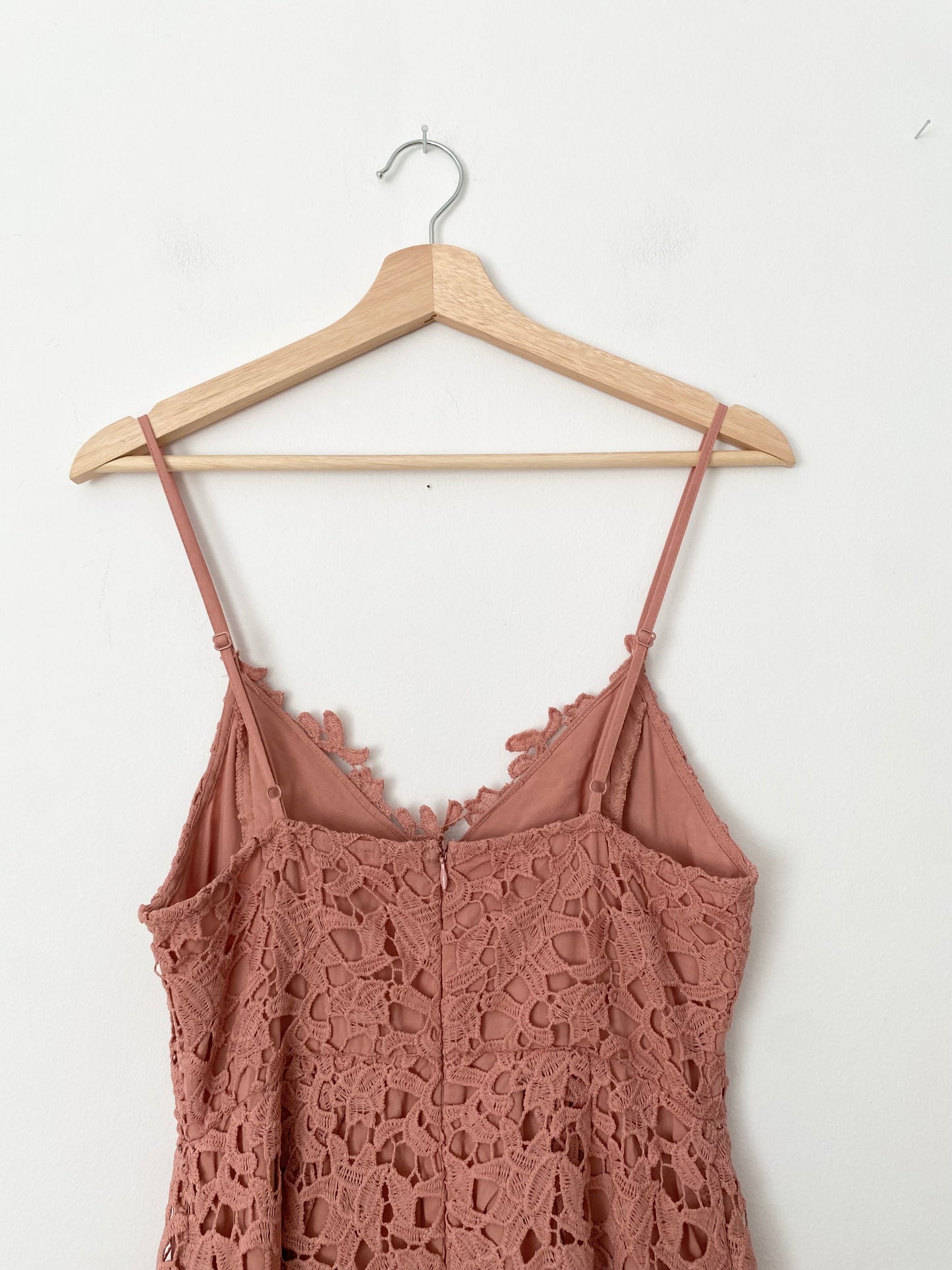 Robe midi en dentelle ASTR The label