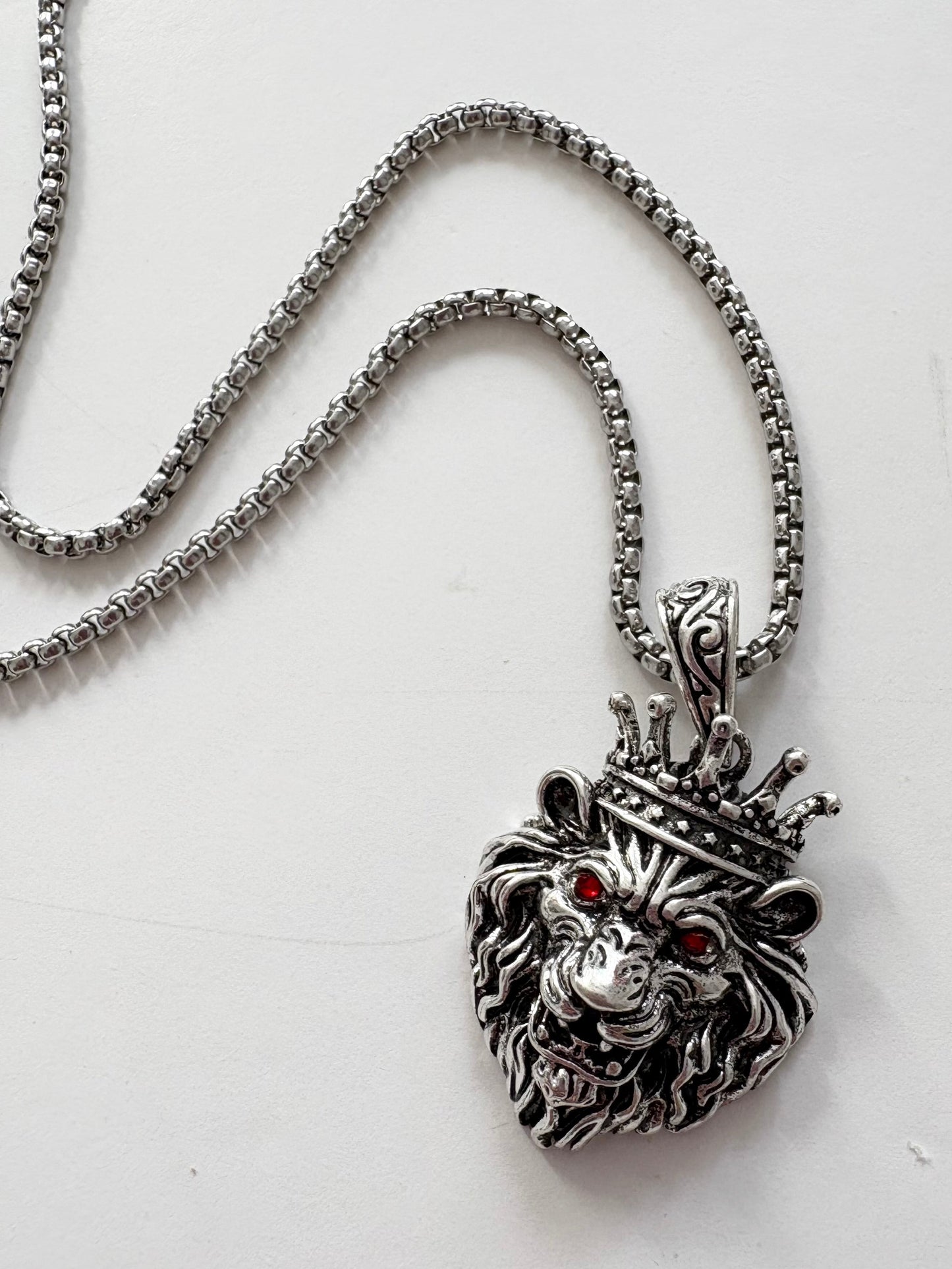 Noir NYC lion silver pendant necklace