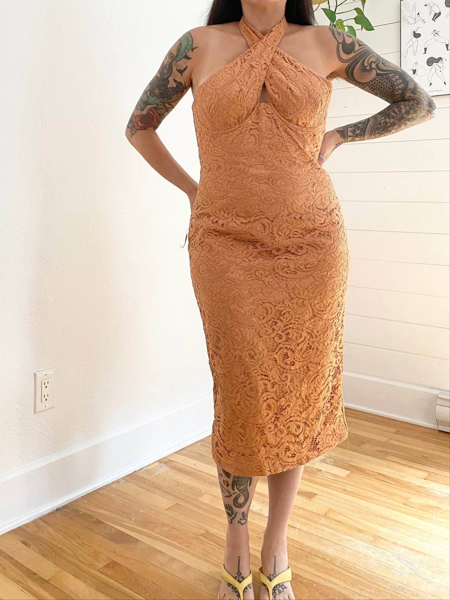 Robe midi croisée en dentelle BARDOT Riviera XL