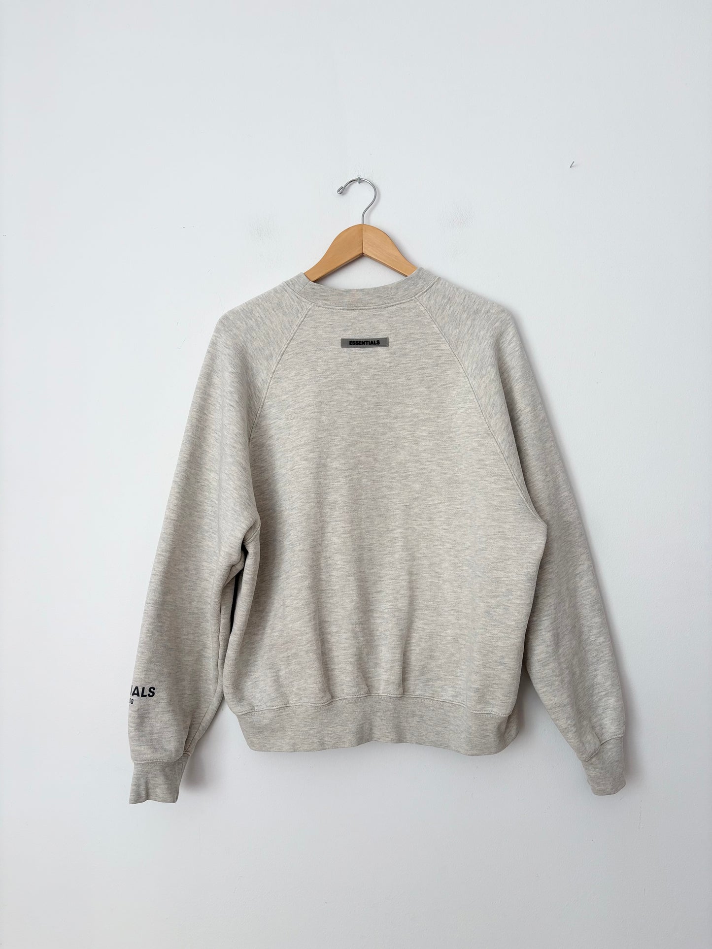 Sweat-shirt à col rond avec logo signature Fear of God Essentials, tailles XS à M