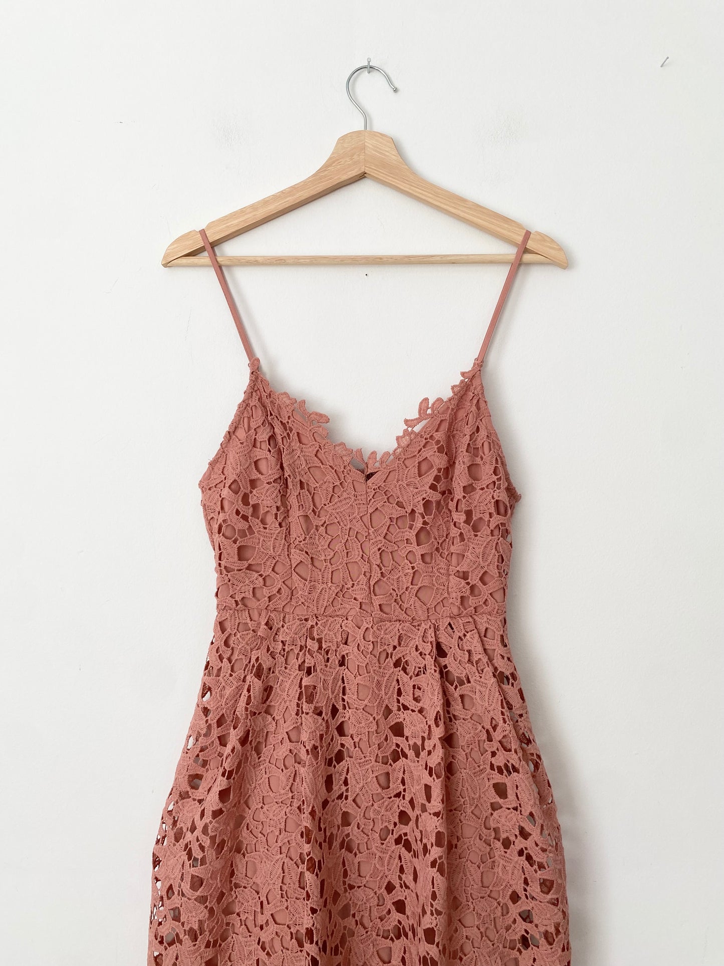 Robe midi en dentelle ASTR The label