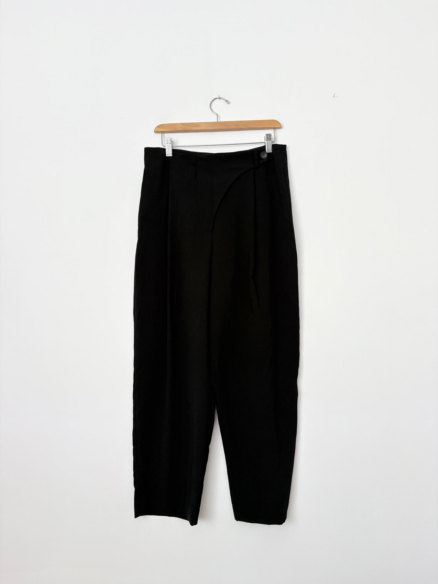 Pantalon Zara à taille portefeuille fuselée, taille M