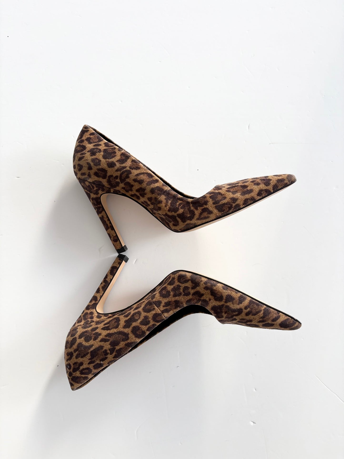 Escarpins Good American The Icon en daim à talons léopard, pointure US 6