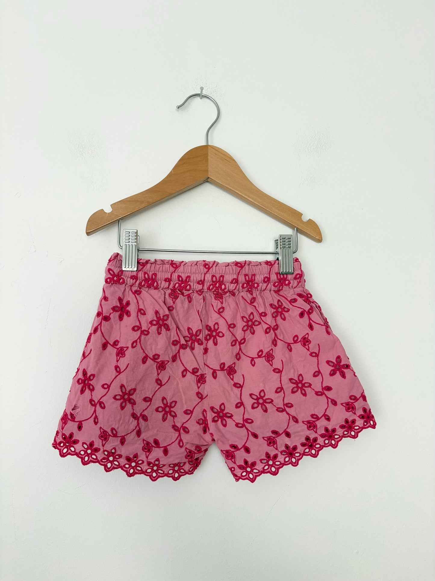 Mini Boden floral embroidered shorts 3T