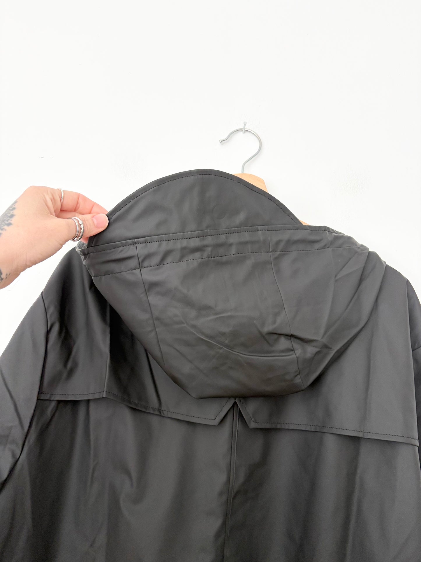 RAINS W3 long jacket in black Large