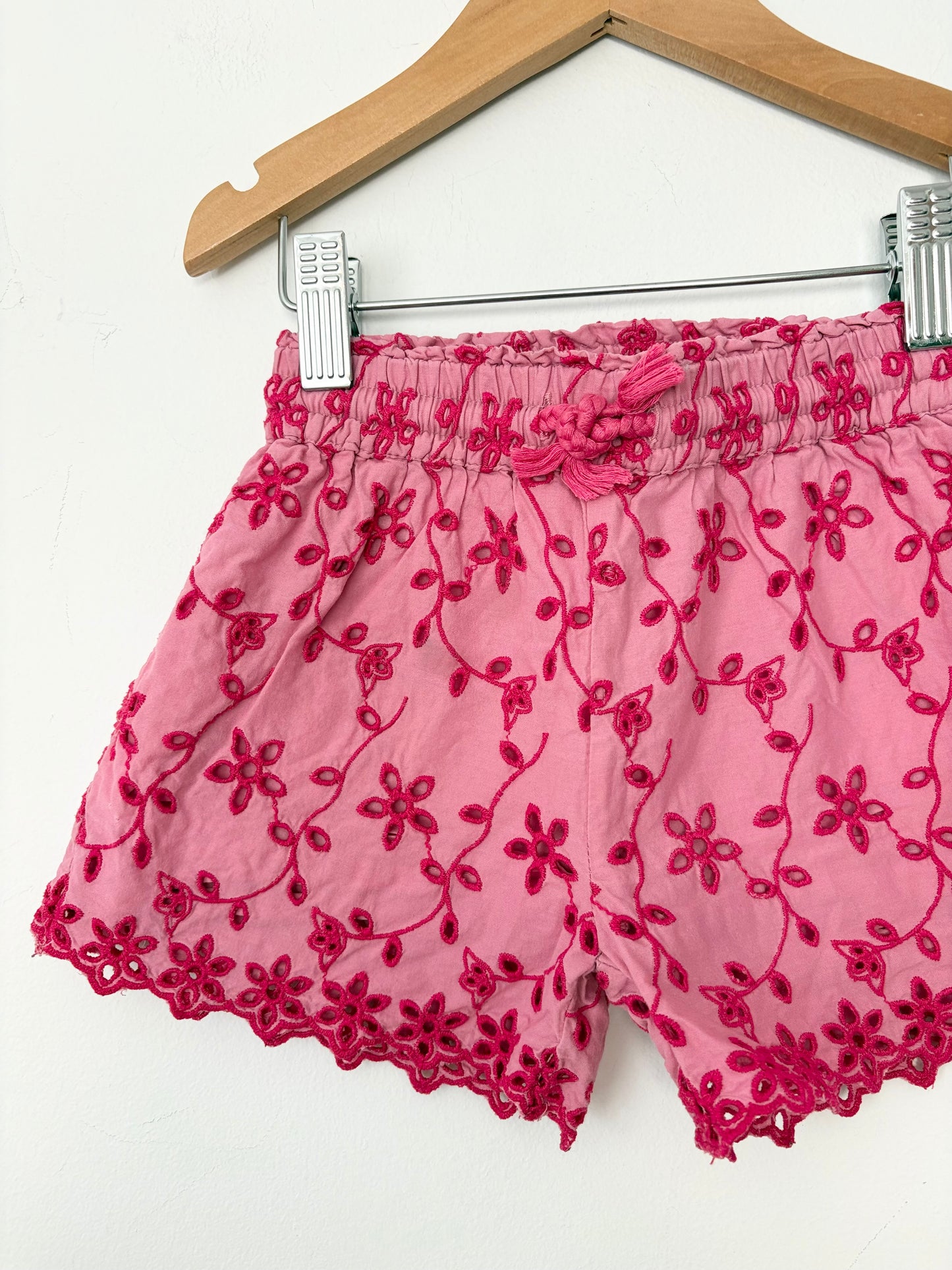 Mini Boden floral embroidered shorts 3T