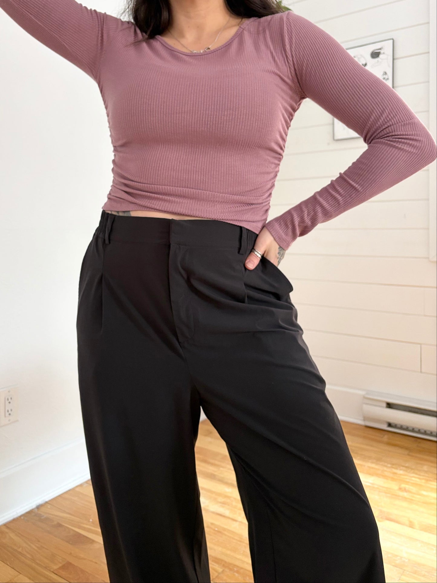 Alo Yoga gather long sleeve top Medium