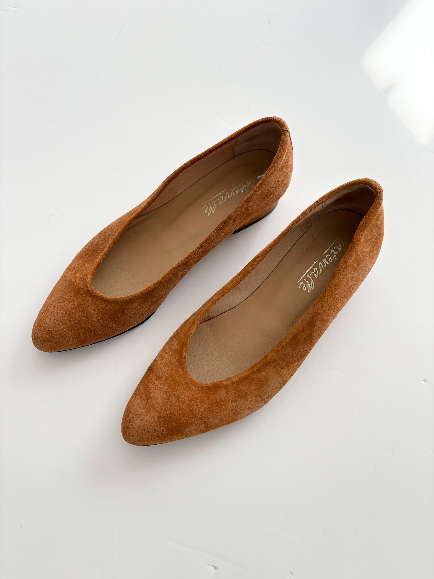 L'intervalle suede block heel pump EUR37