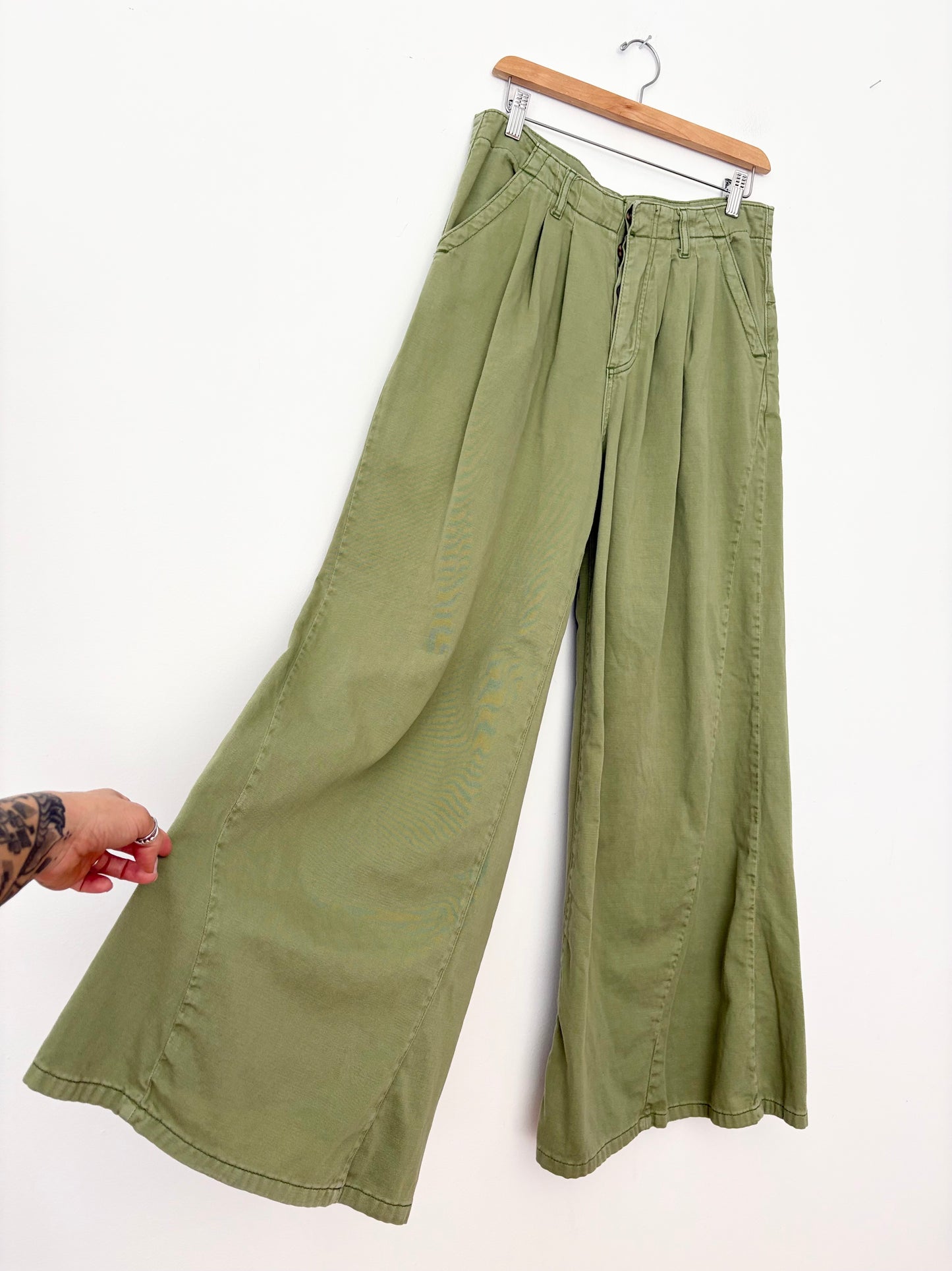Free People light as spring pants W29