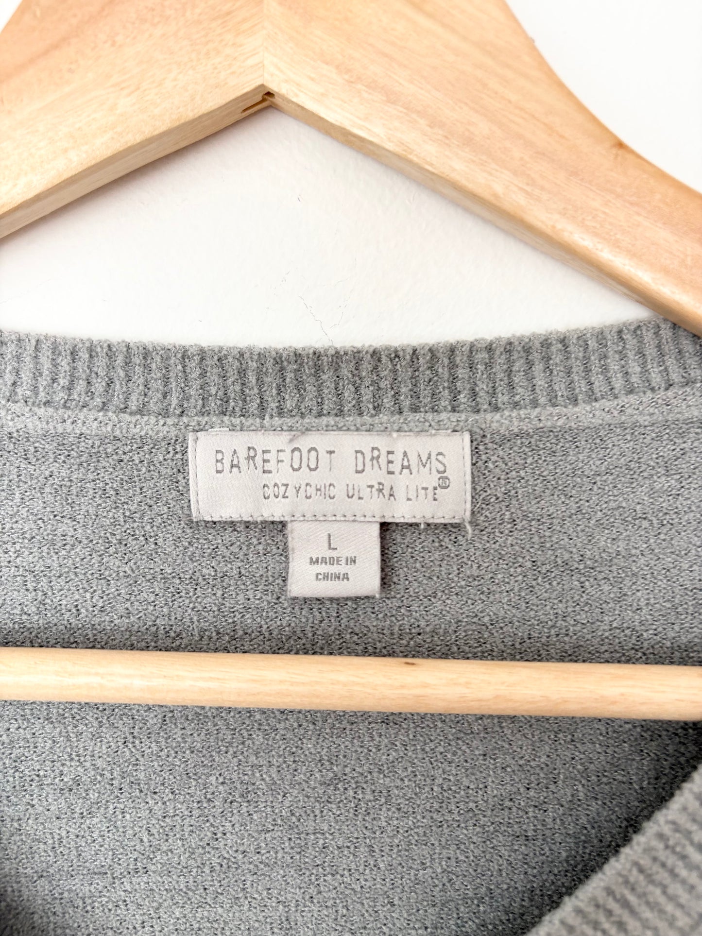 Barefoot dreams ultralite V neck sweater Large