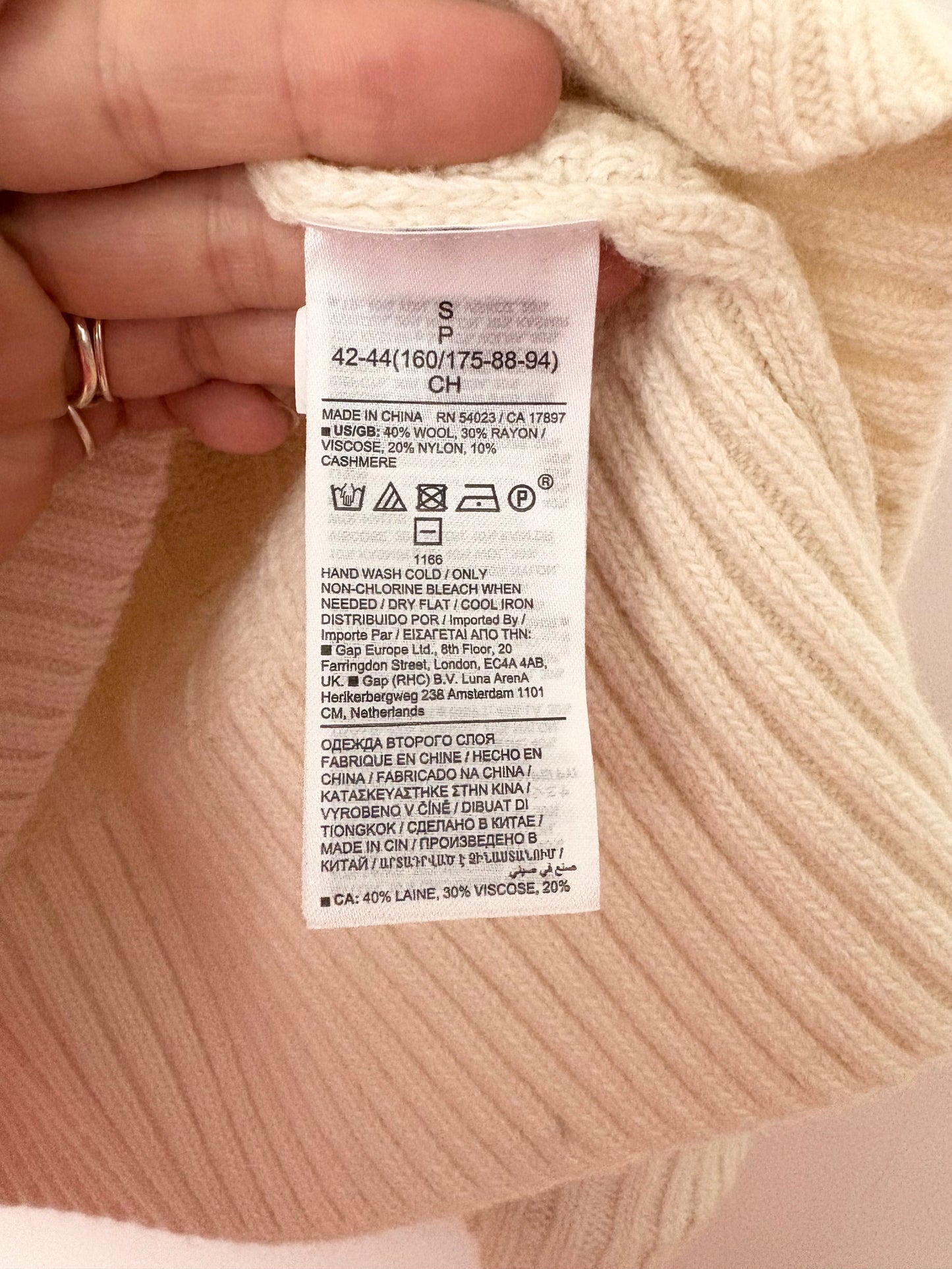 Banana Republic wool-cashmere cable knit sweater S/M