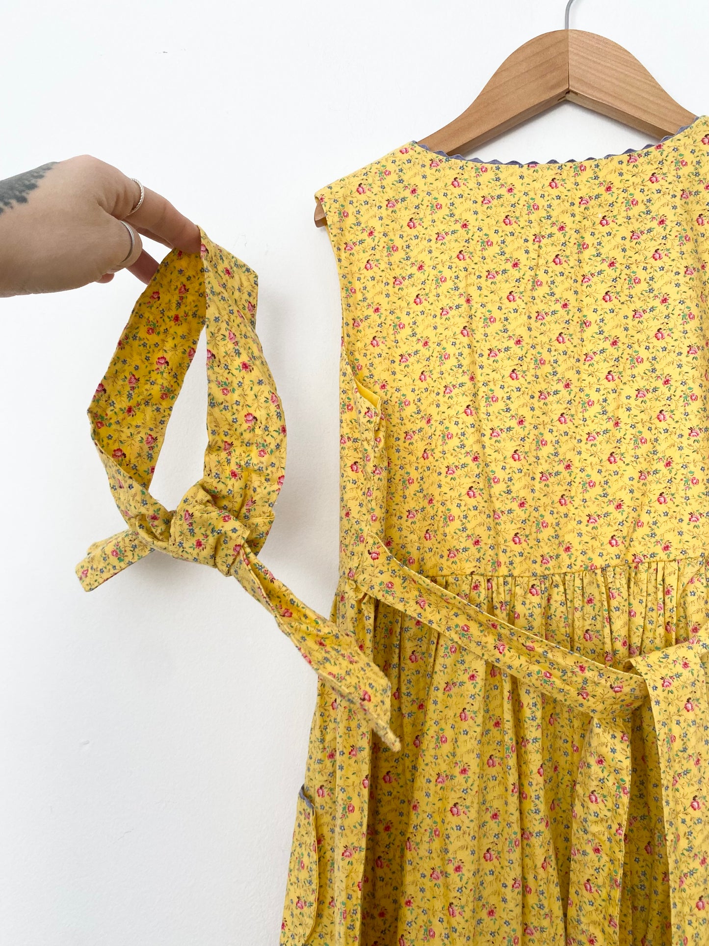 Vintage floral dress 8/9
