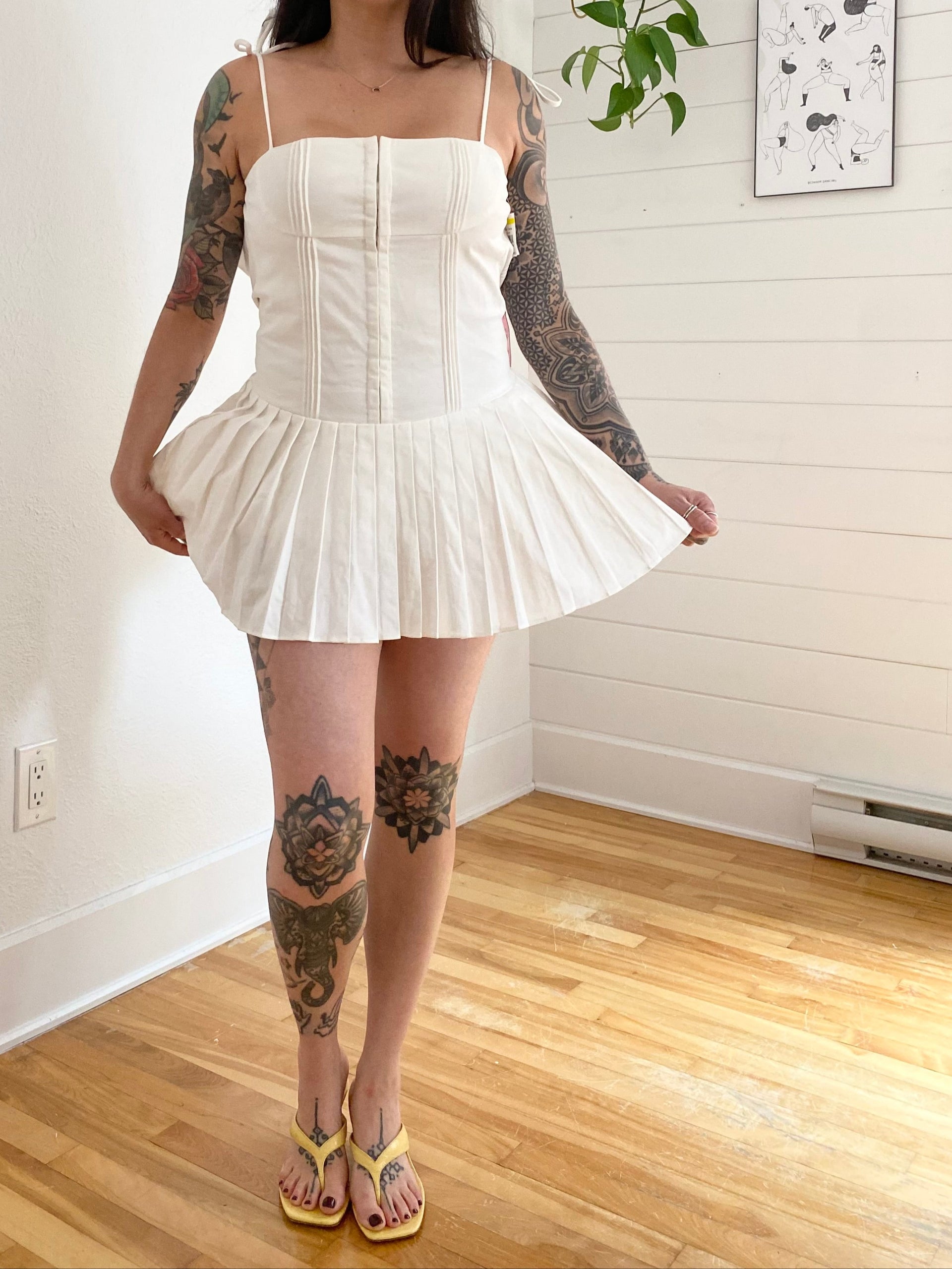 perri pleated corset mini dress Edikted perri pleated corset mini dress Small – The Leftovers