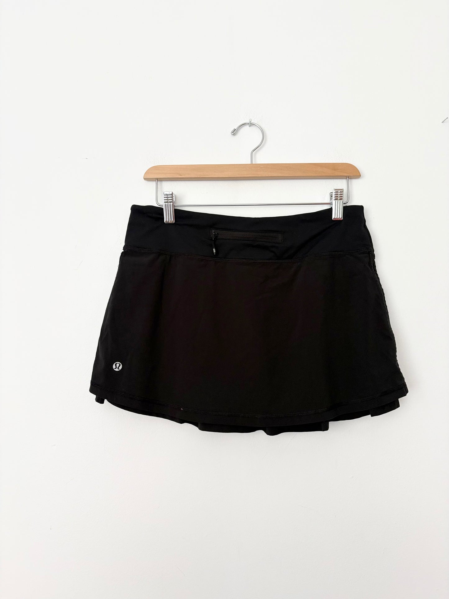 Lululemon chase me skirt size 6