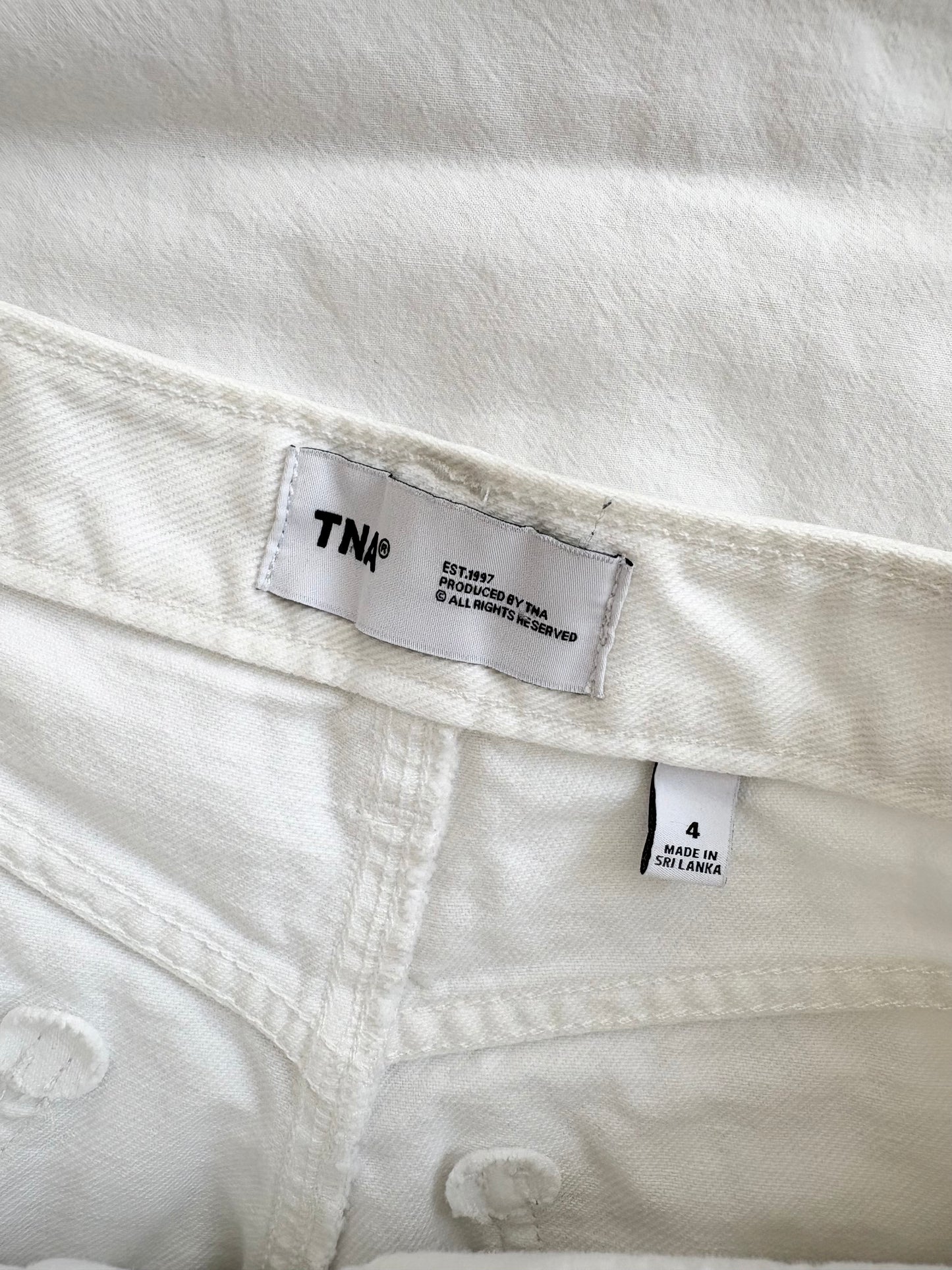 TNA Kennedy short in white W27